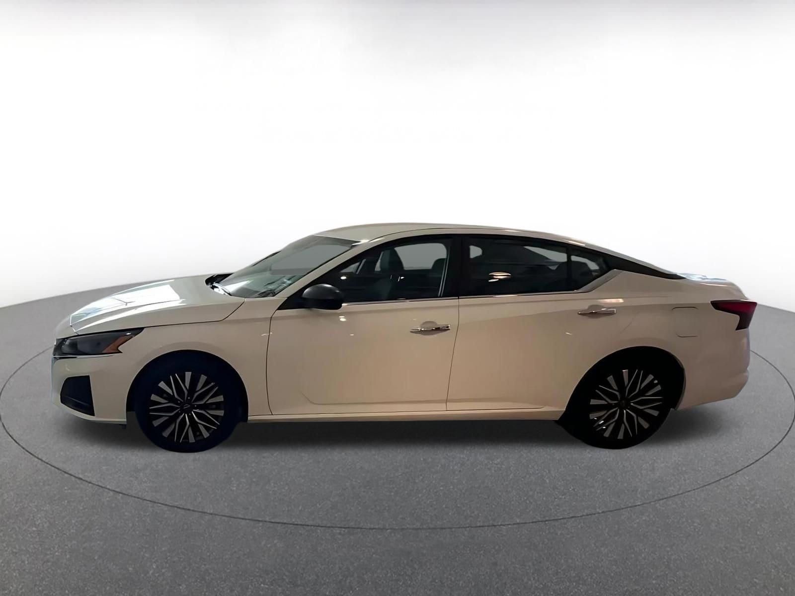 Thumbnail: 2025 Nissan Altima - 8