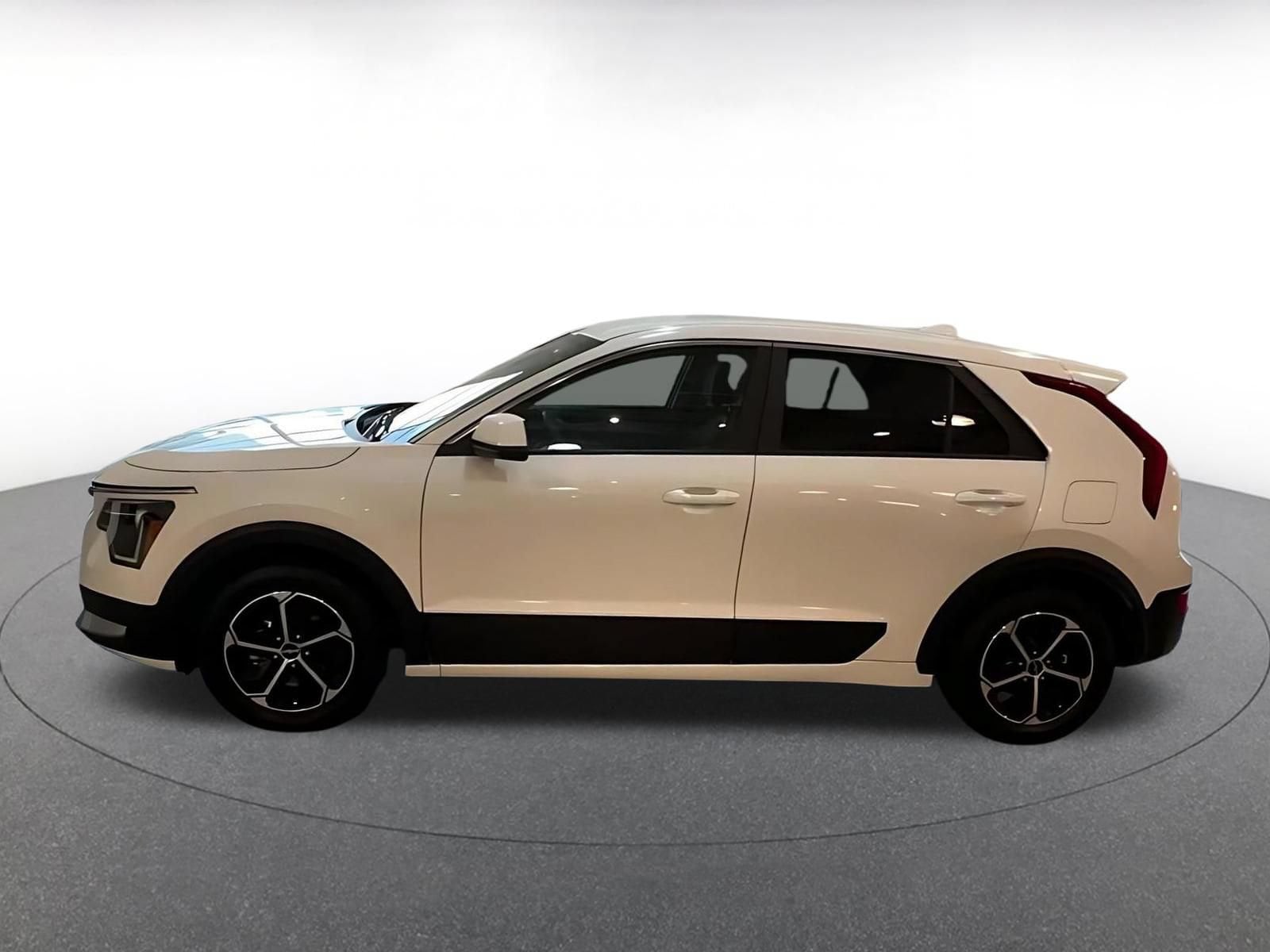 Thumbnail: 2026 Kia Niro - 8