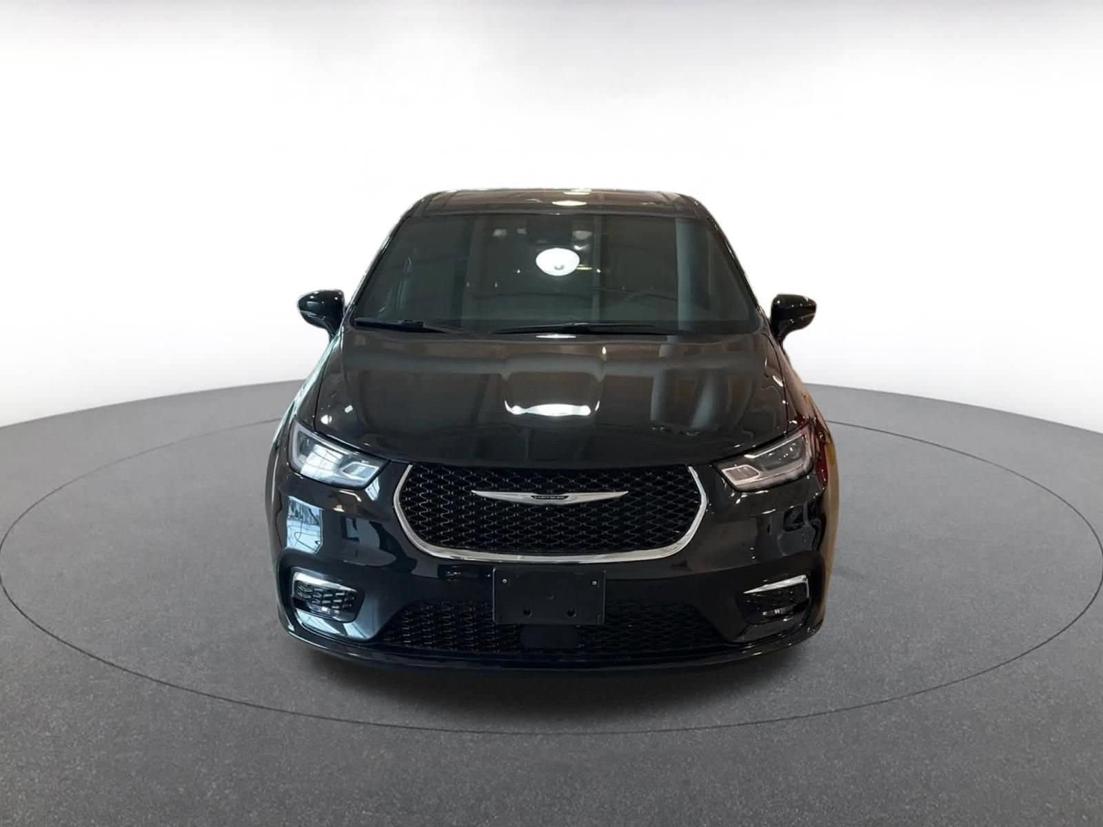 Thumbnail: 2025 Chrysler Pacifica - 4