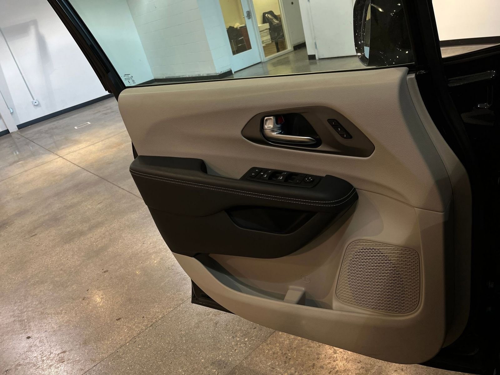 Thumbnail: 2024 Chrysler Pacifica - 18