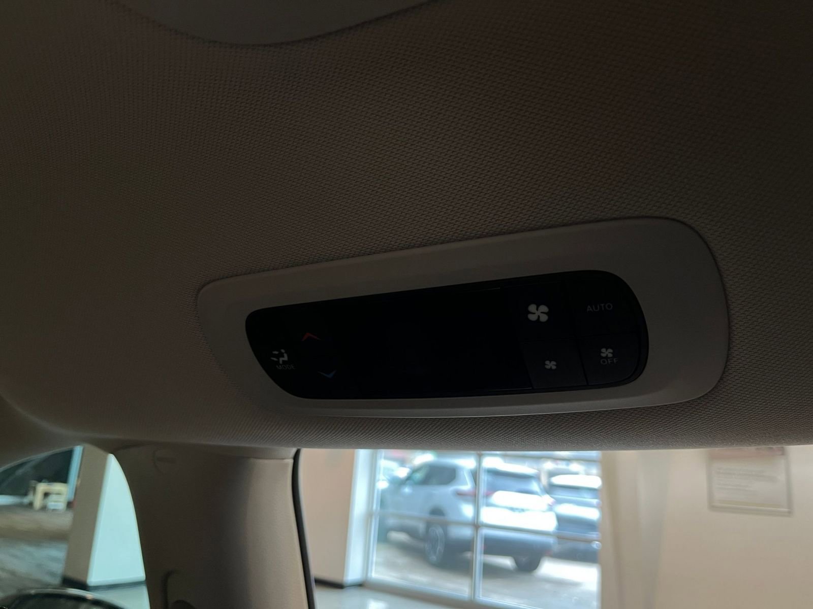 Thumbnail: 2024 Chrysler Pacifica - 24