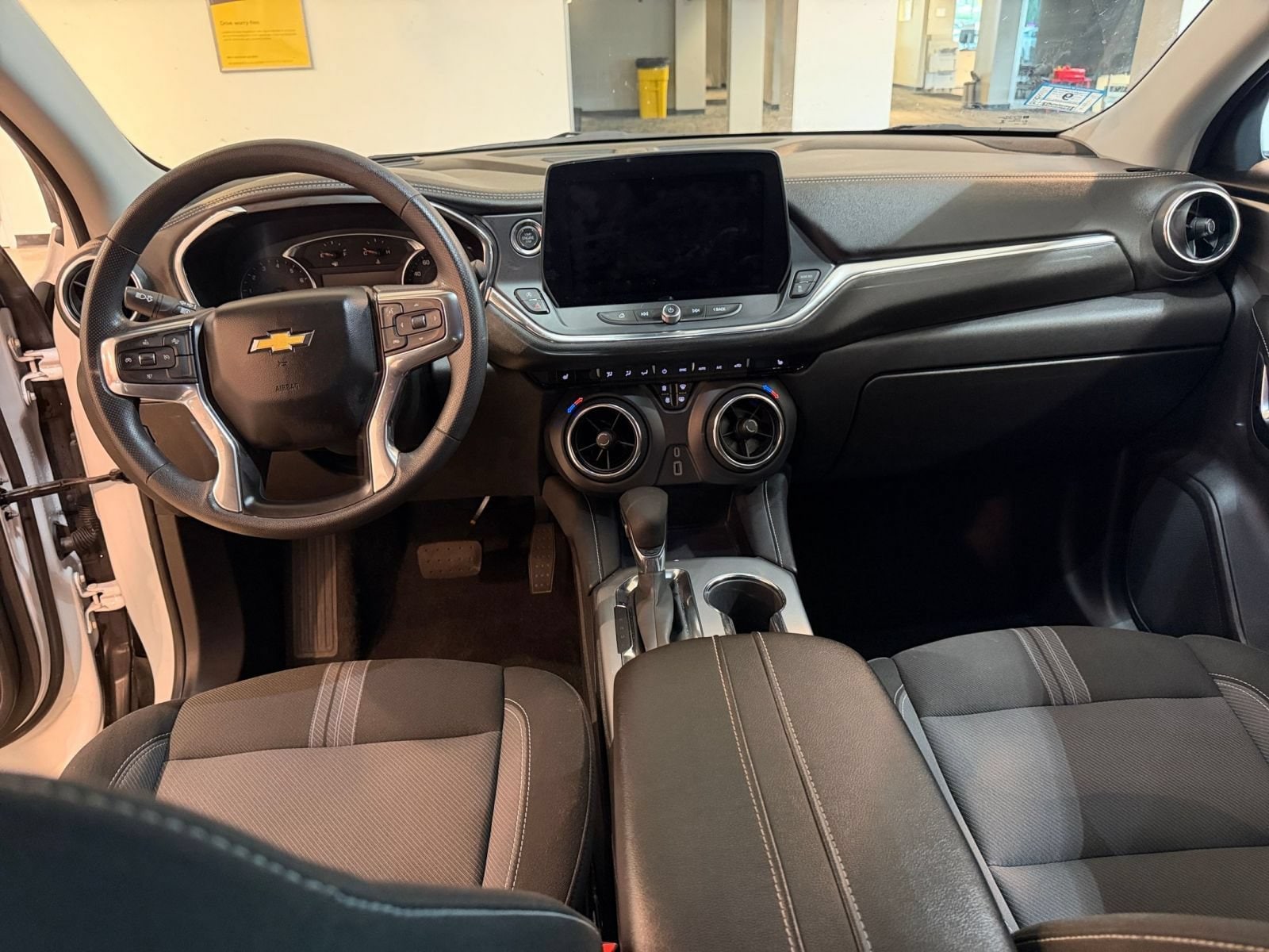 Thumbnail: 2025 Chevrolet Blazer - 33