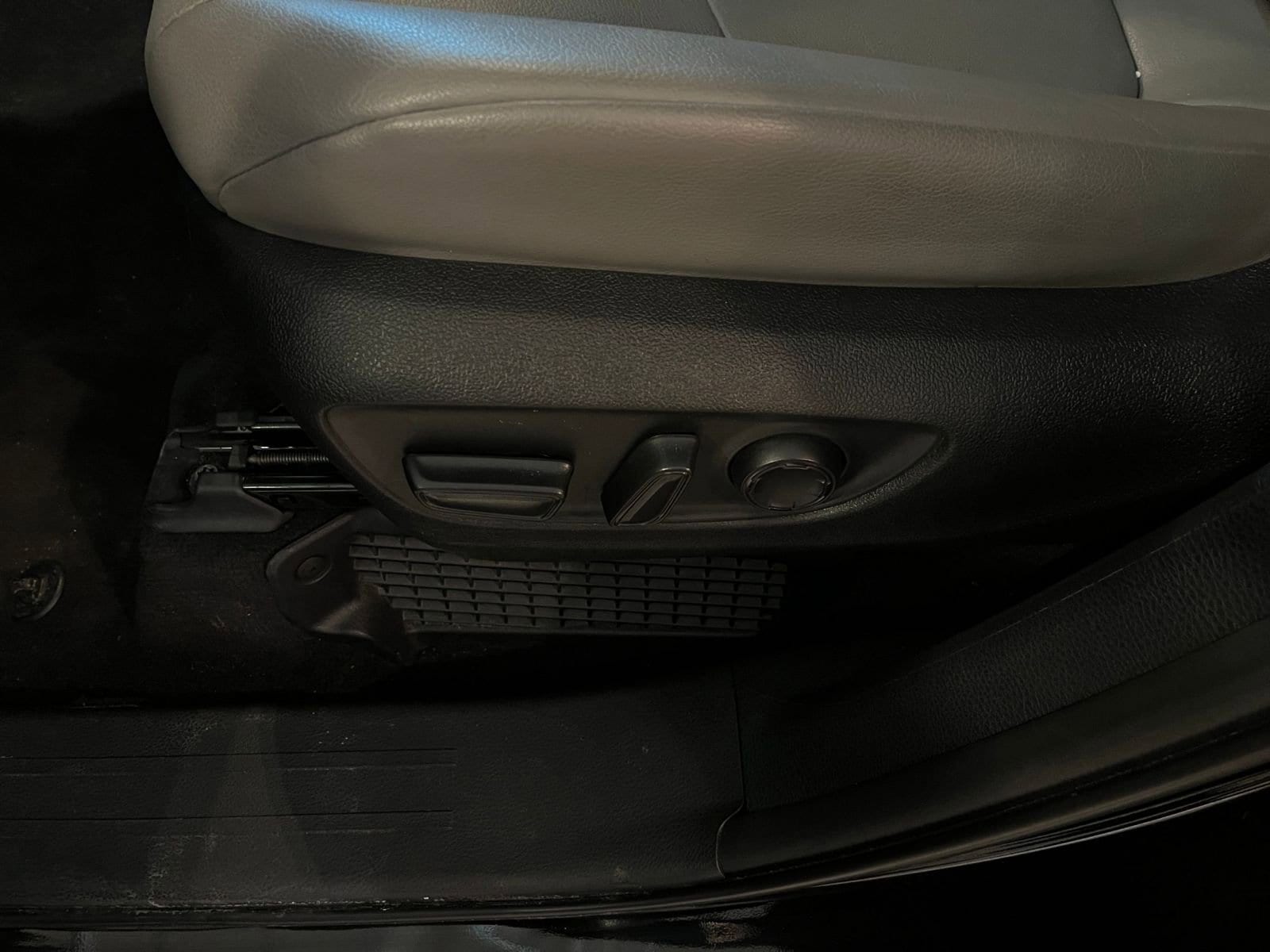 Thumbnail: 2025 Toyota Sienna - 22