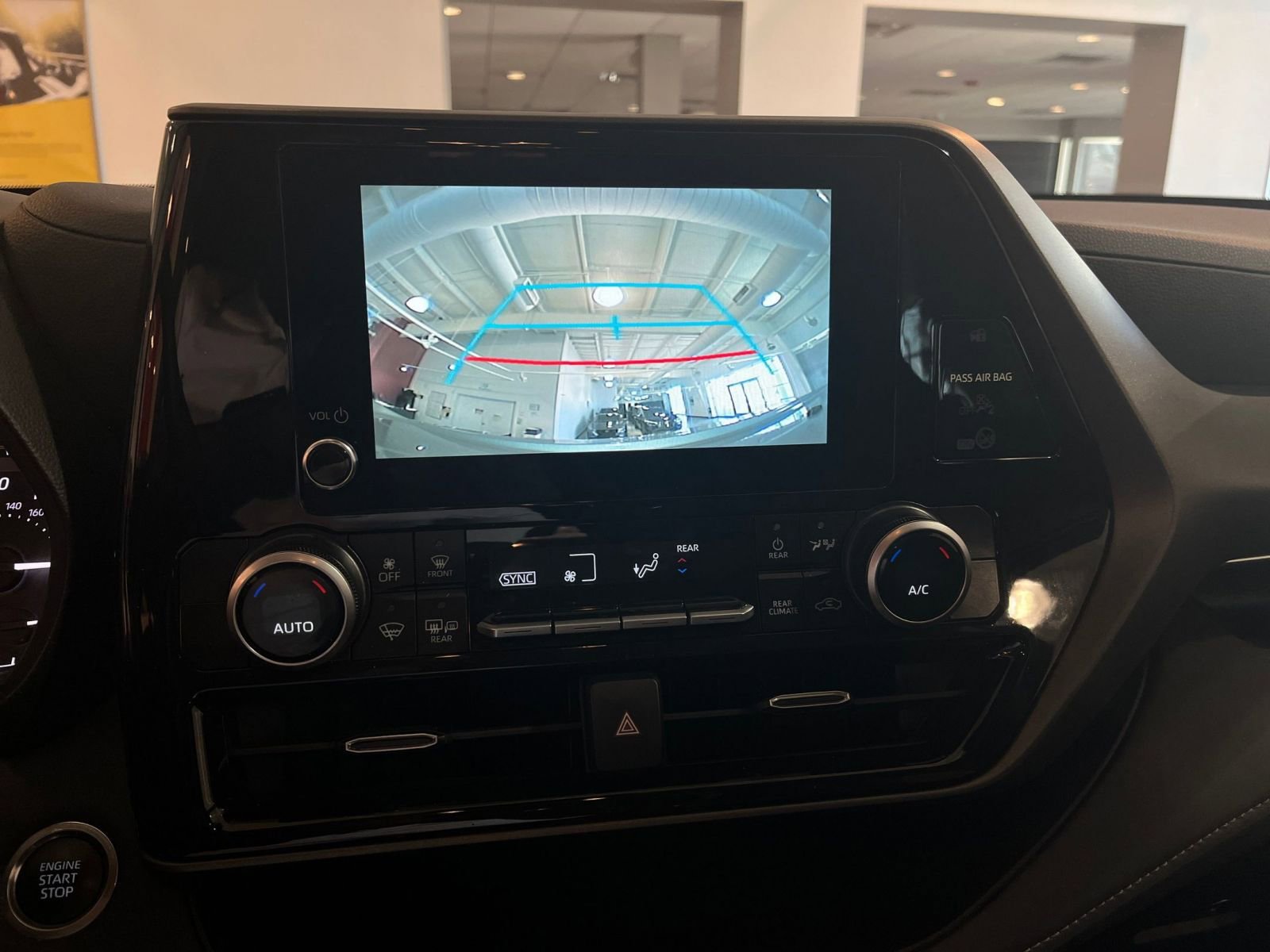 Thumbnail: 2025 Toyota Highlander - 25