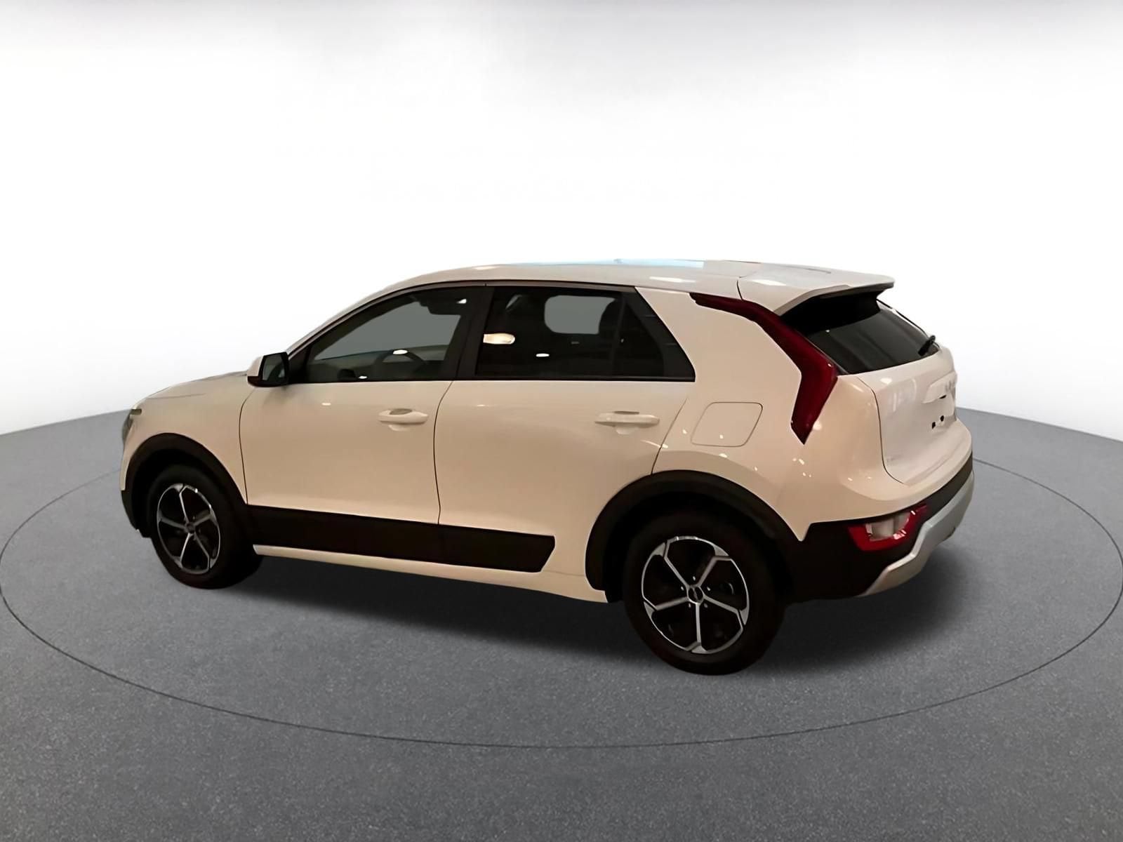 Thumbnail: 2026 Kia Niro - 9