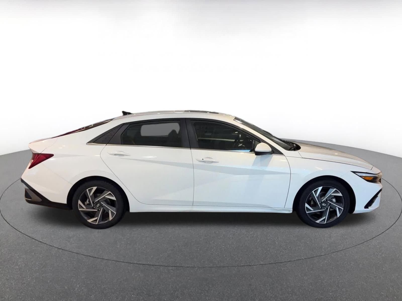 Thumbnail: 2025 Hyundai Elantra - 17