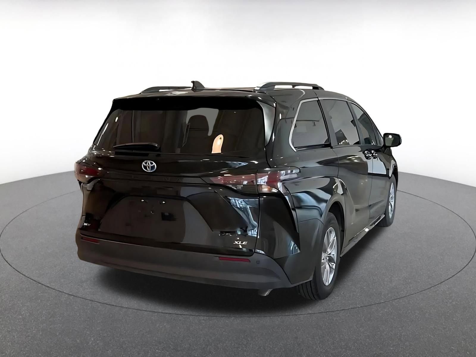 Thumbnail: 2025 Toyota Sienna - 15