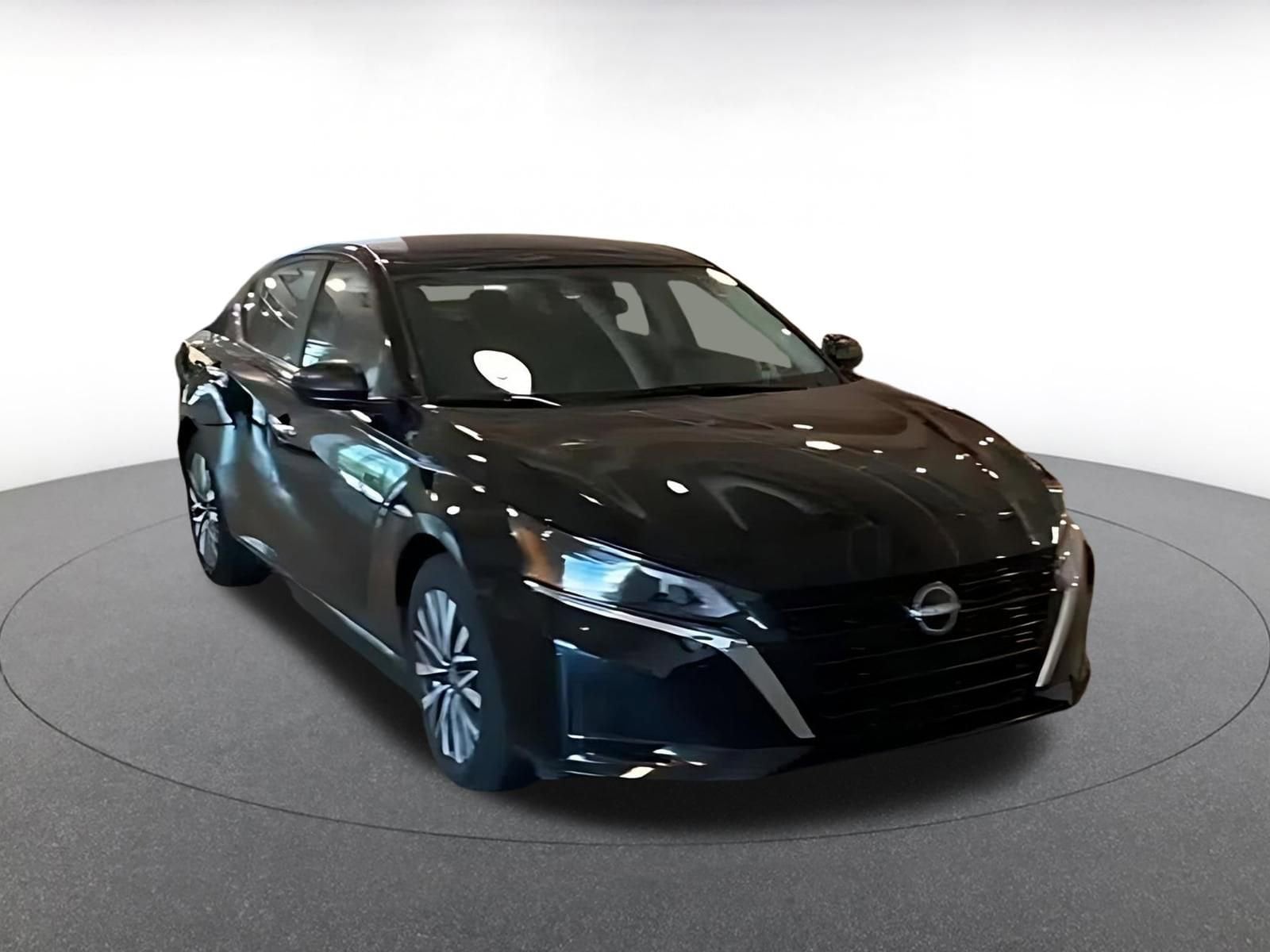 Thumbnail: 2025 Nissan Altima - 10