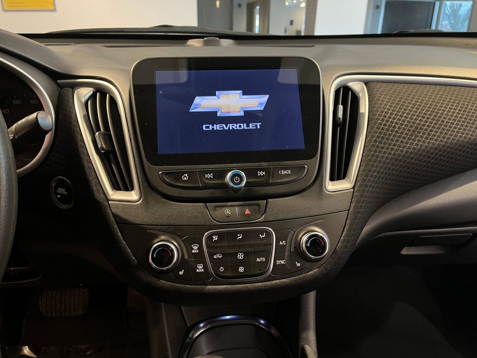 Thumbnail: 2023 Chevrolet Malibu - 17