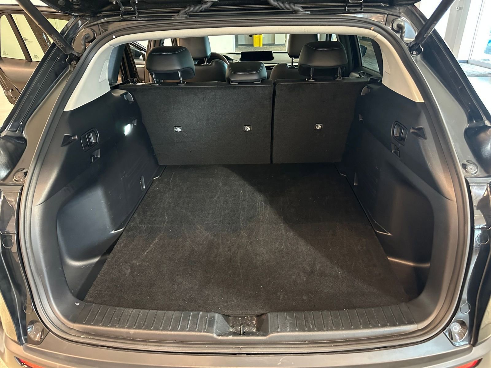 Thumbnail: 2025 Mazda CX-50 - 33