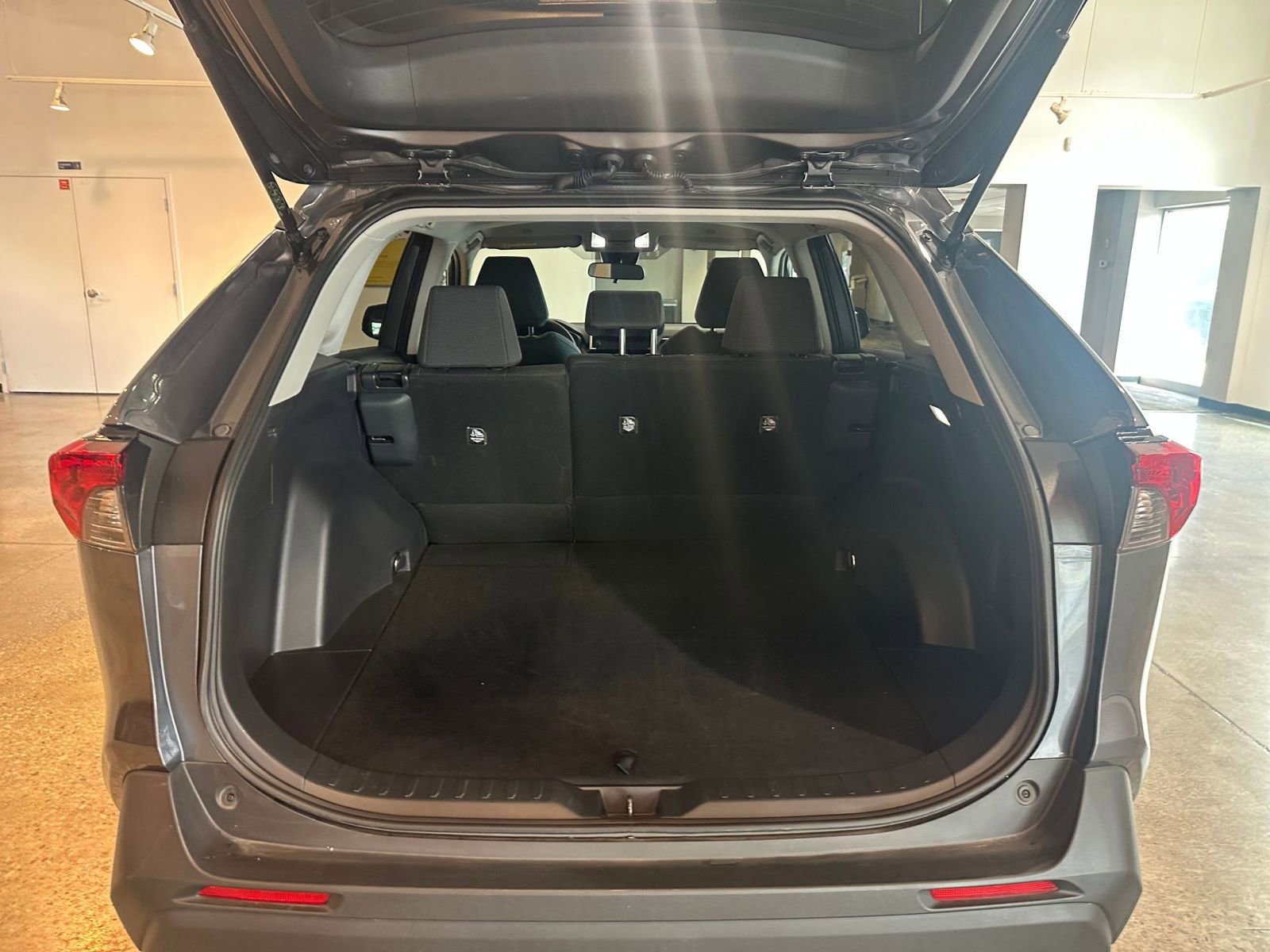 Thumbnail: 2025 Toyota RAV4 - 31