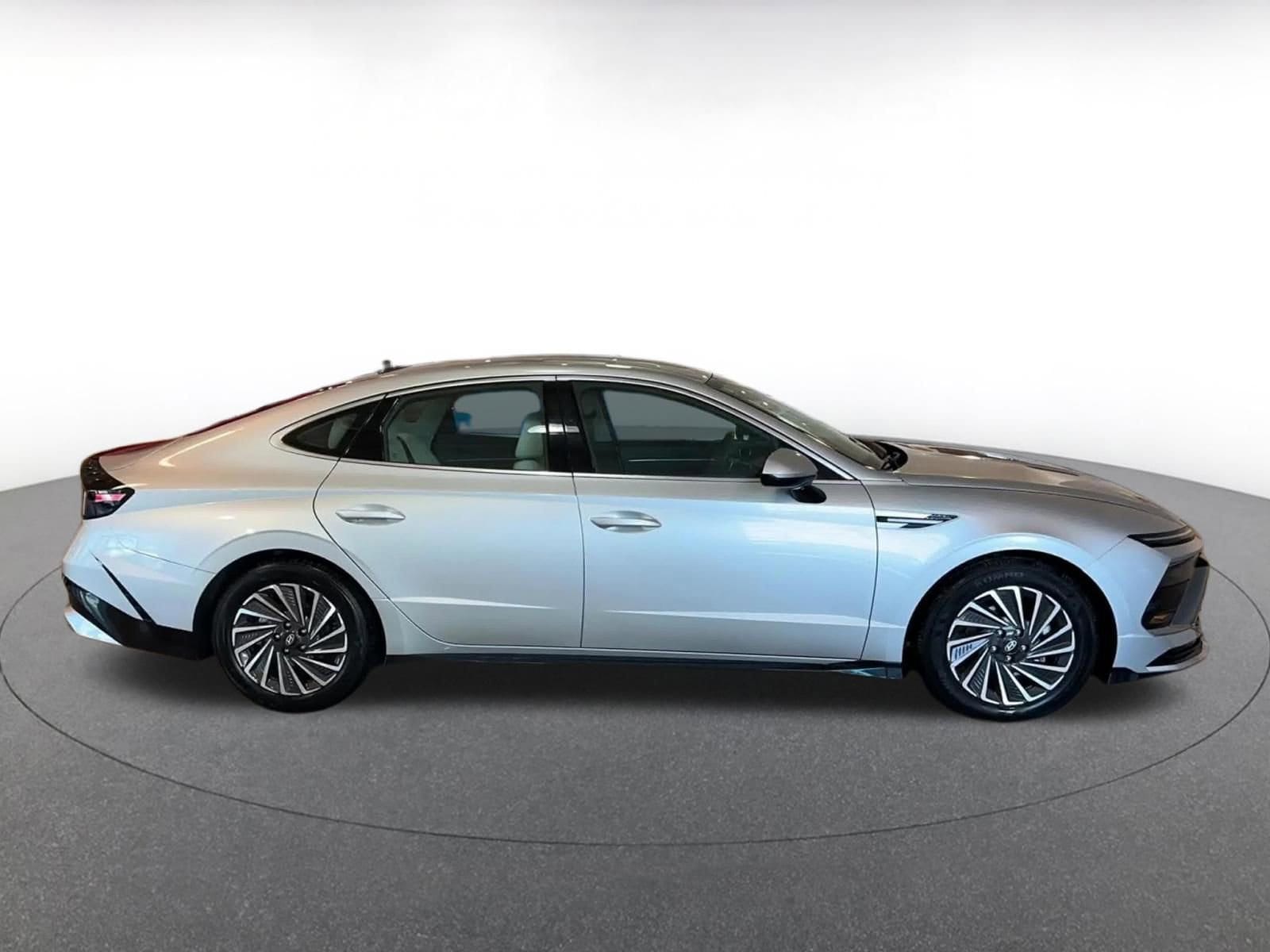 Thumbnail: 2025 Hyundai Sonata - 16