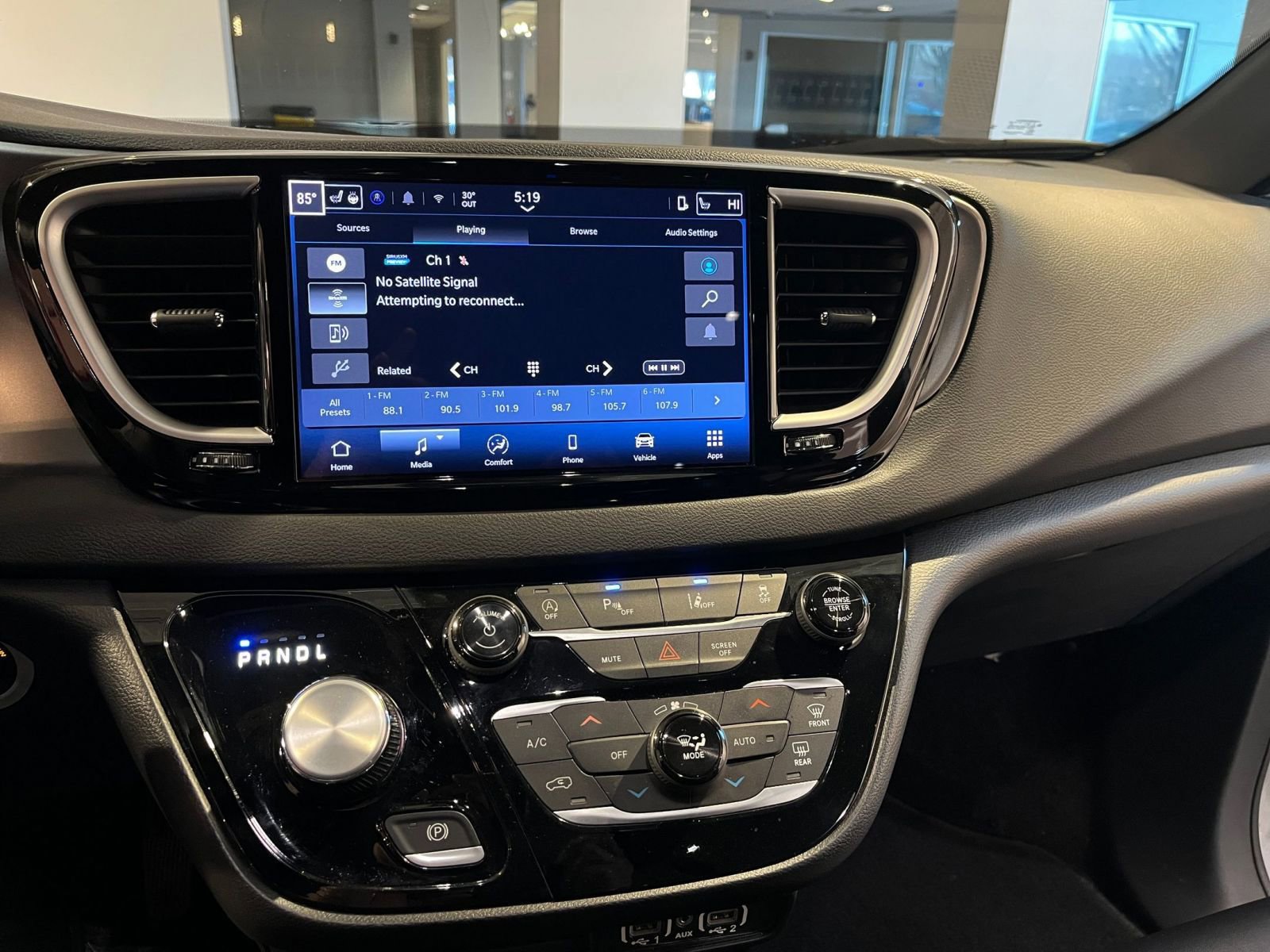 Thumbnail: 2025 Chrysler Pacifica - 17