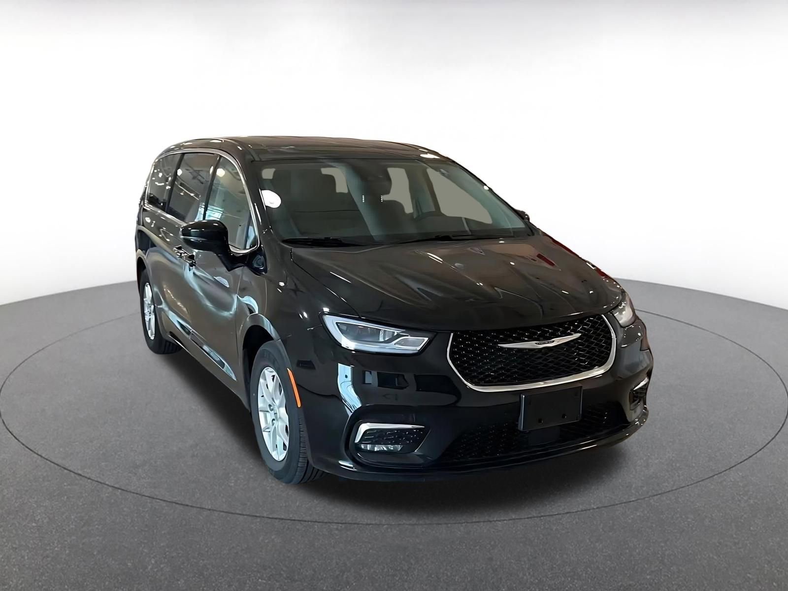 Thumbnail: 2024 Chrysler Pacifica - 3