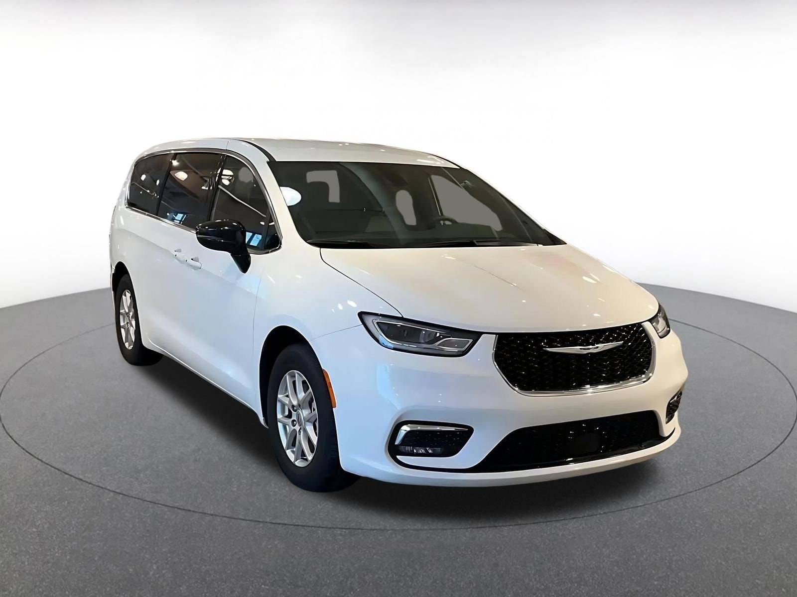 Thumbnail: 2025 Chrysler Pacifica - 3