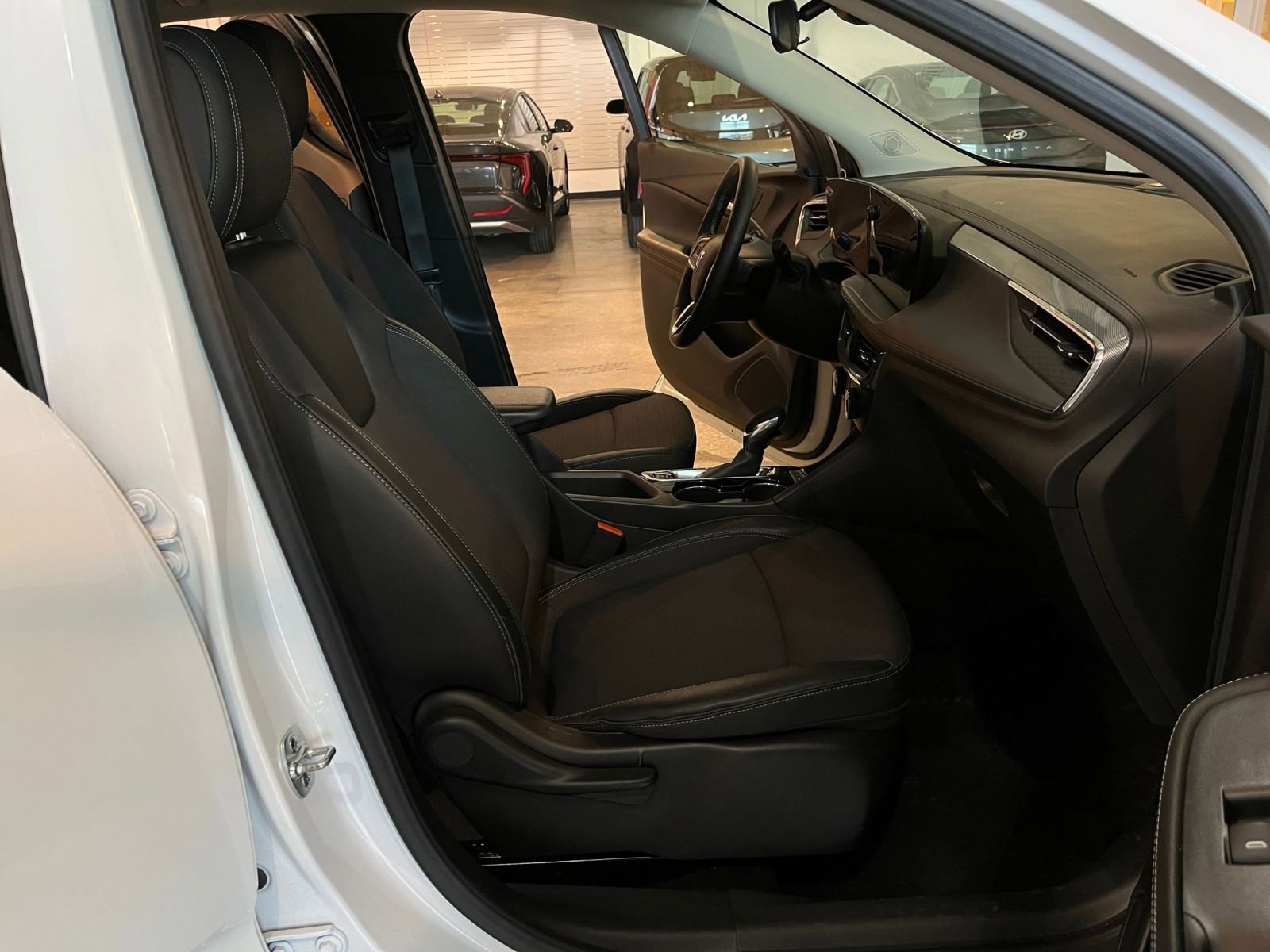 Thumbnail: 2025 Buick Encore GX - 35