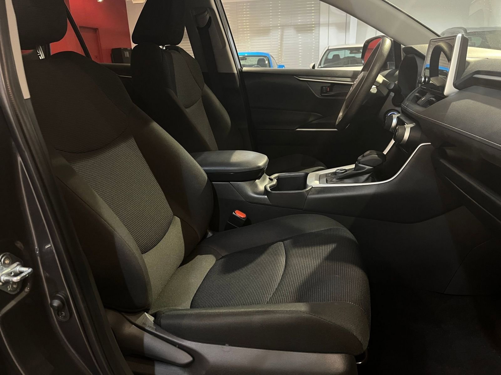 Thumbnail: 2025 Toyota RAV4 - 35