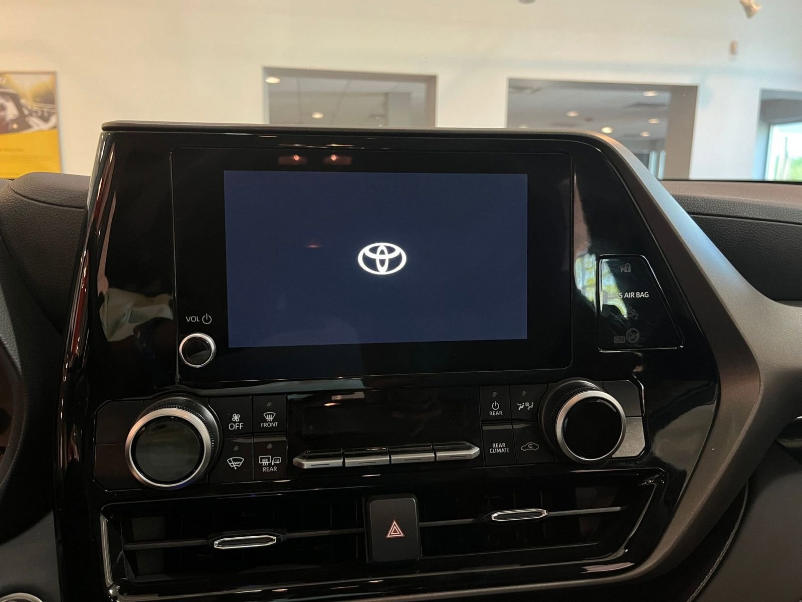 Thumbnail: 2025 Toyota Highlander - 20
