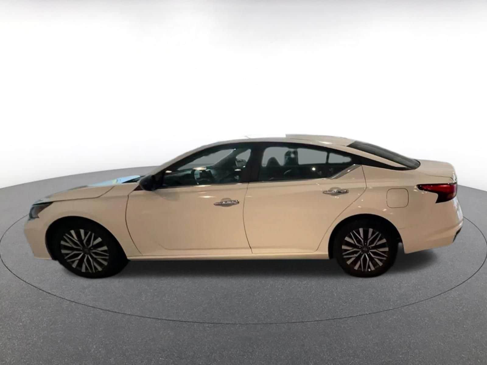 Thumbnail: 2025 Nissan Altima - 8