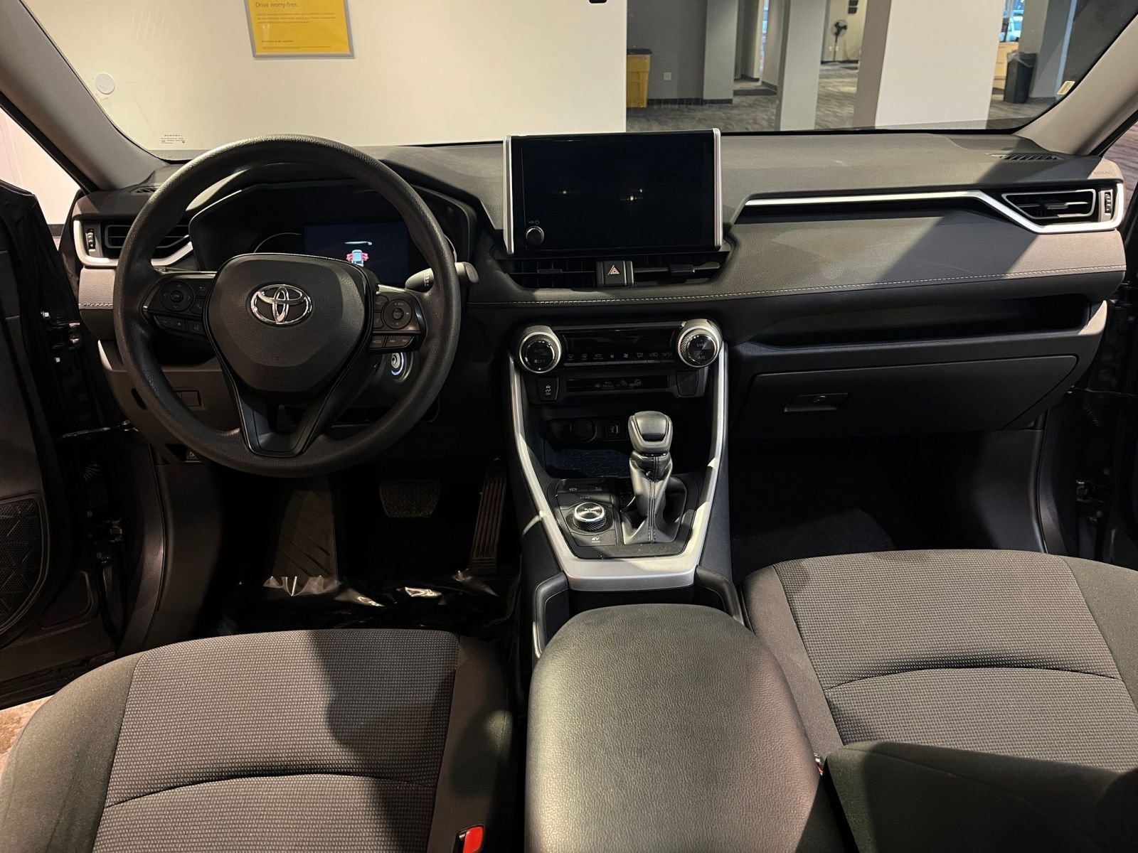 Thumbnail: 2025 Toyota RAV4 - 33