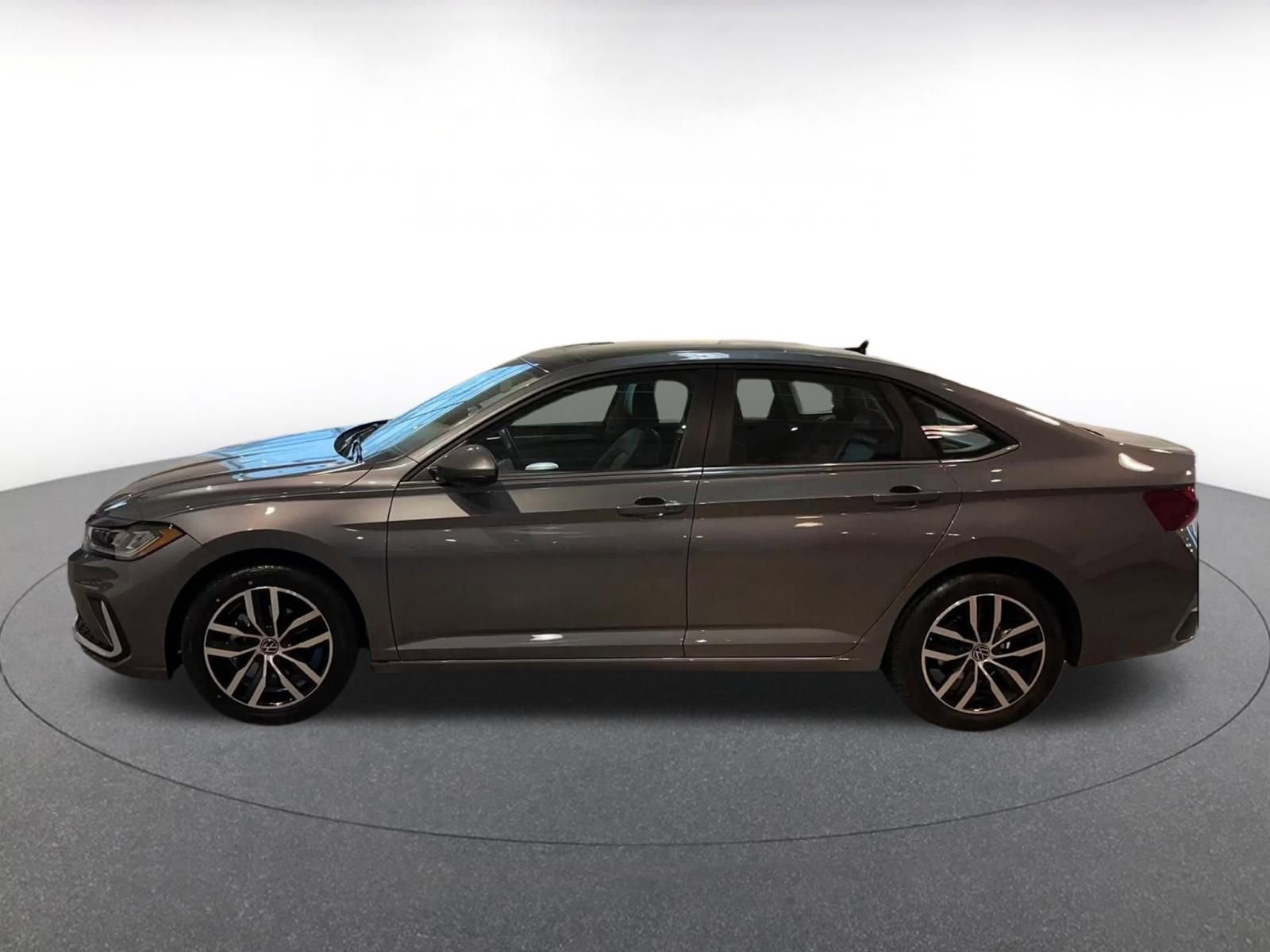 Thumbnail: 2025 Volkswagen Jetta - 9