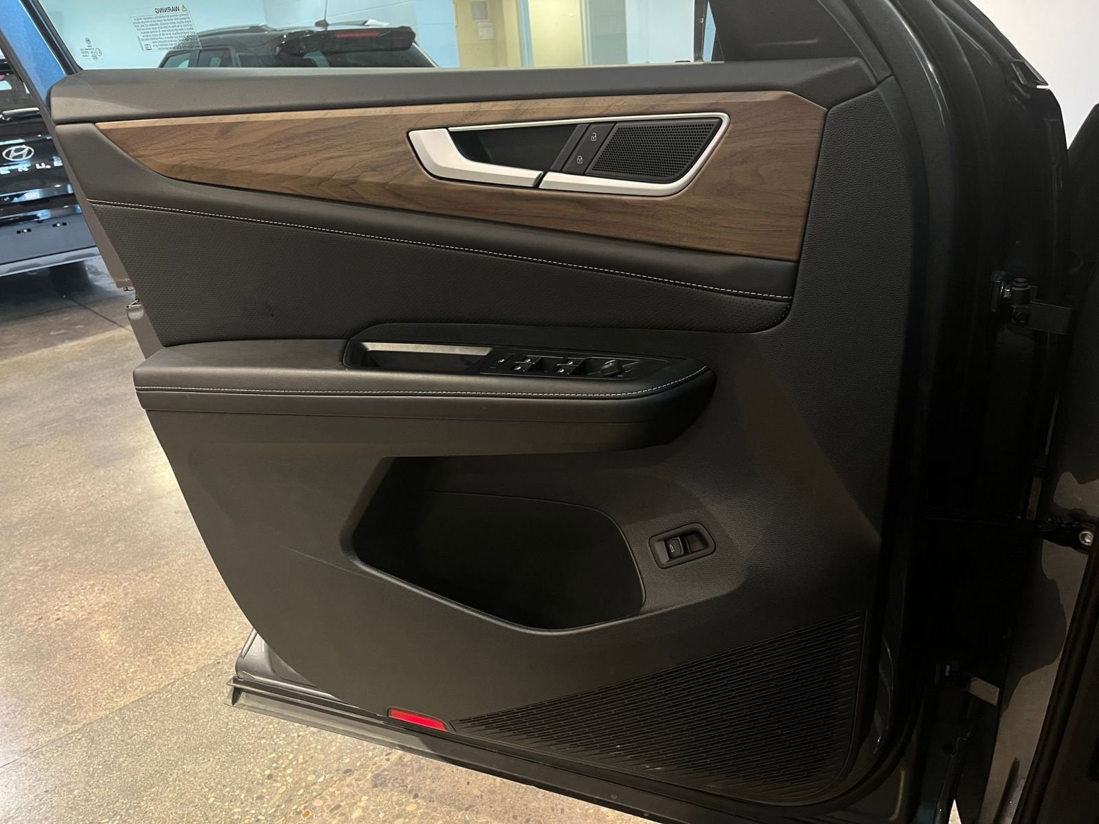 Thumbnail: 2025 Volkswagen Atlas - 21