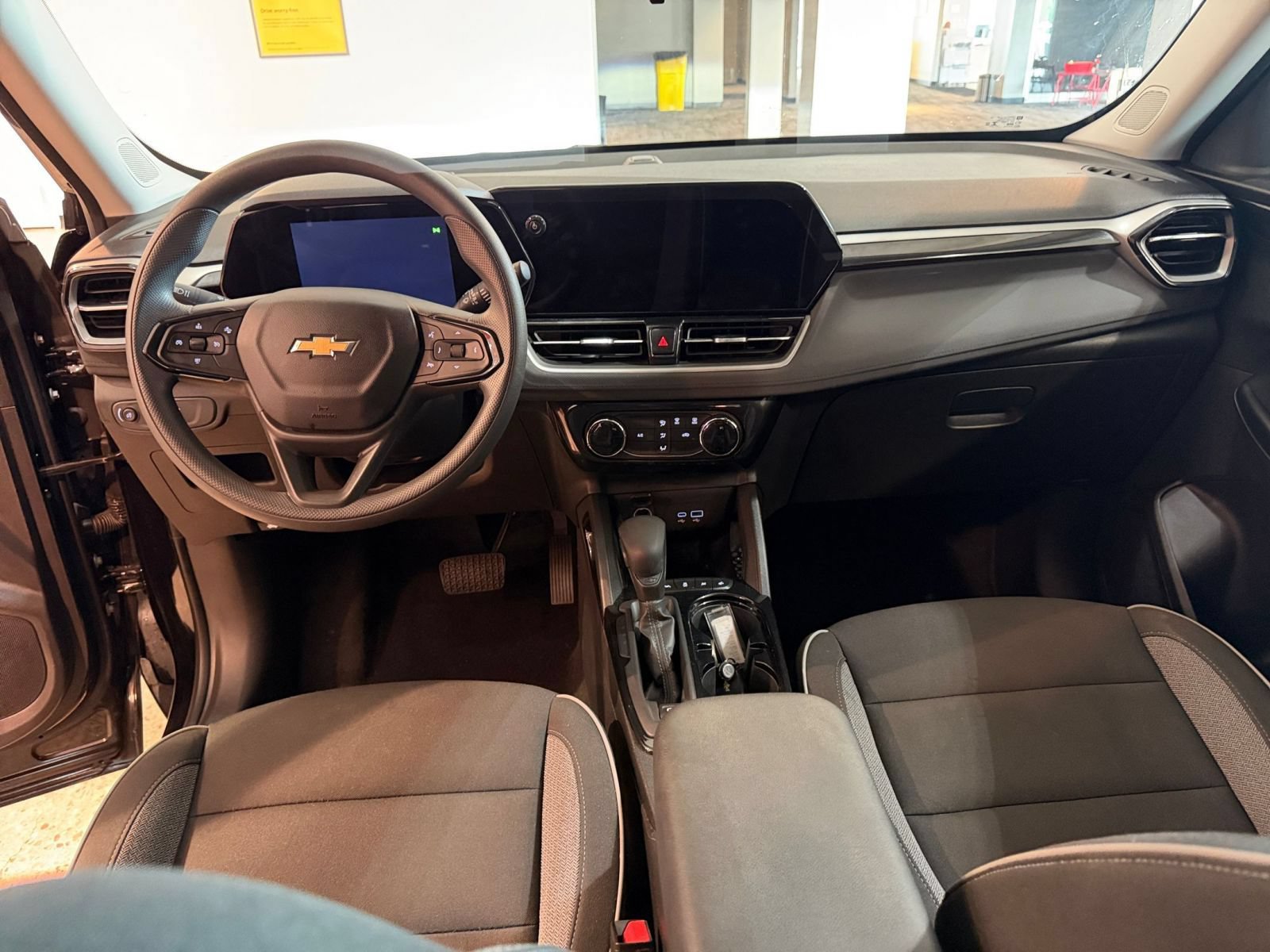 Thumbnail: 2025 Chevrolet TrailBlazer - 32