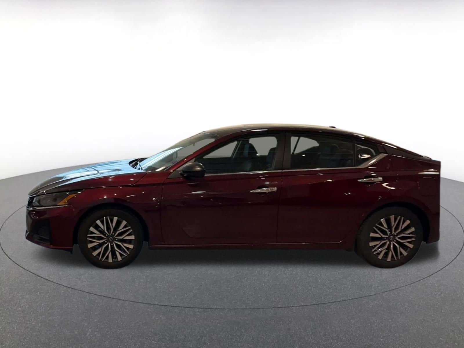 Thumbnail: 2025 Nissan Altima - 9