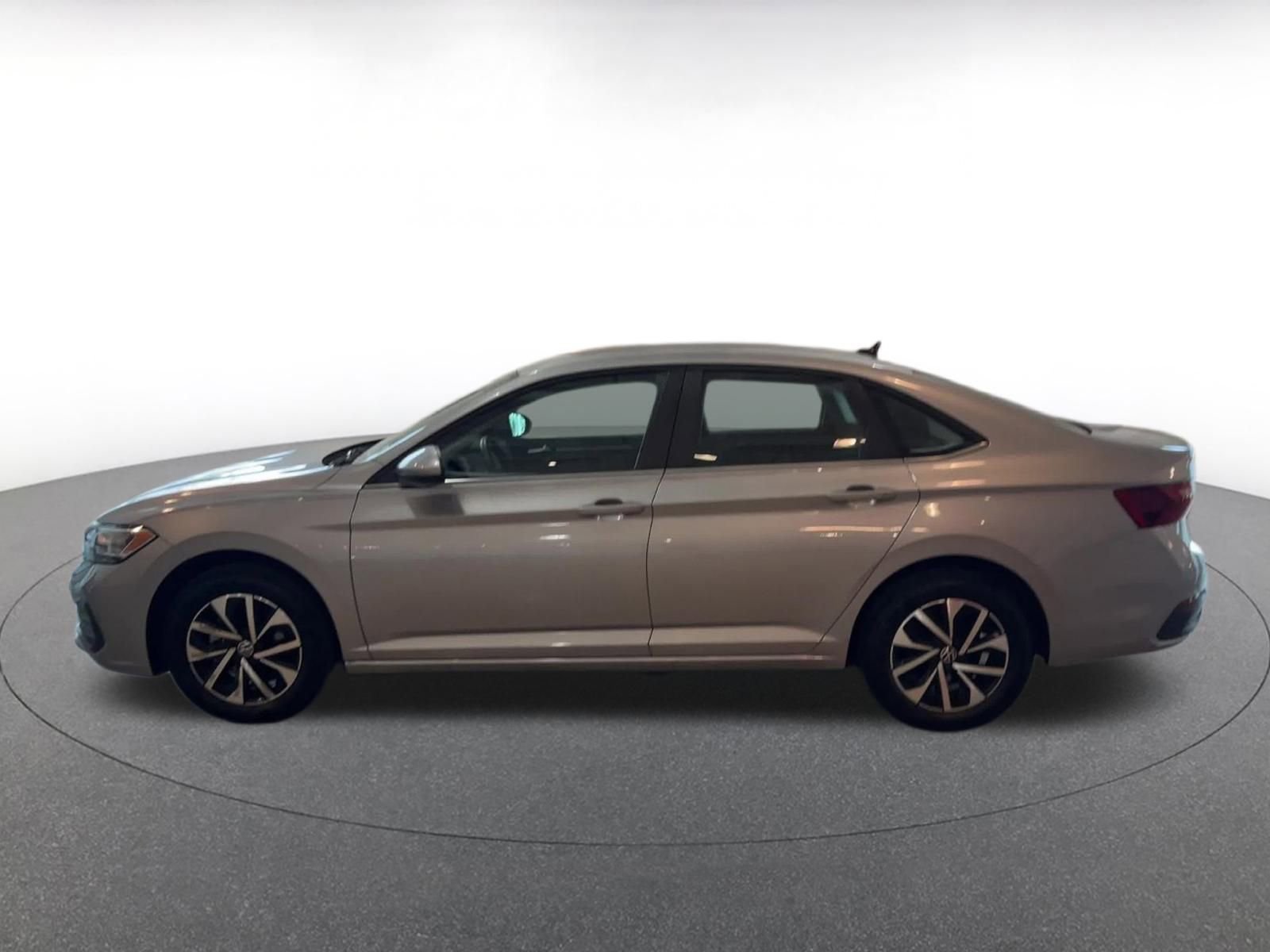 Thumbnail: 2024 Volkswagen Jetta - 9