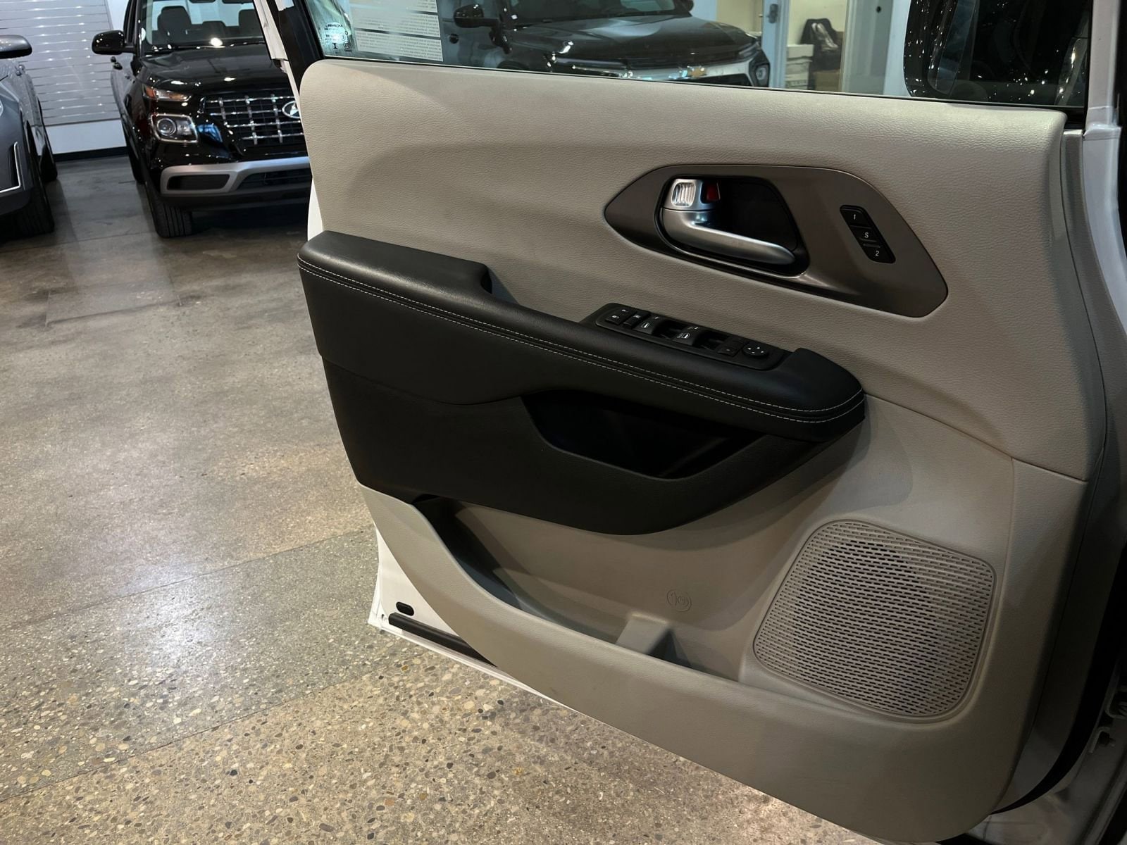 Thumbnail: 2024 Chrysler Pacifica - 20