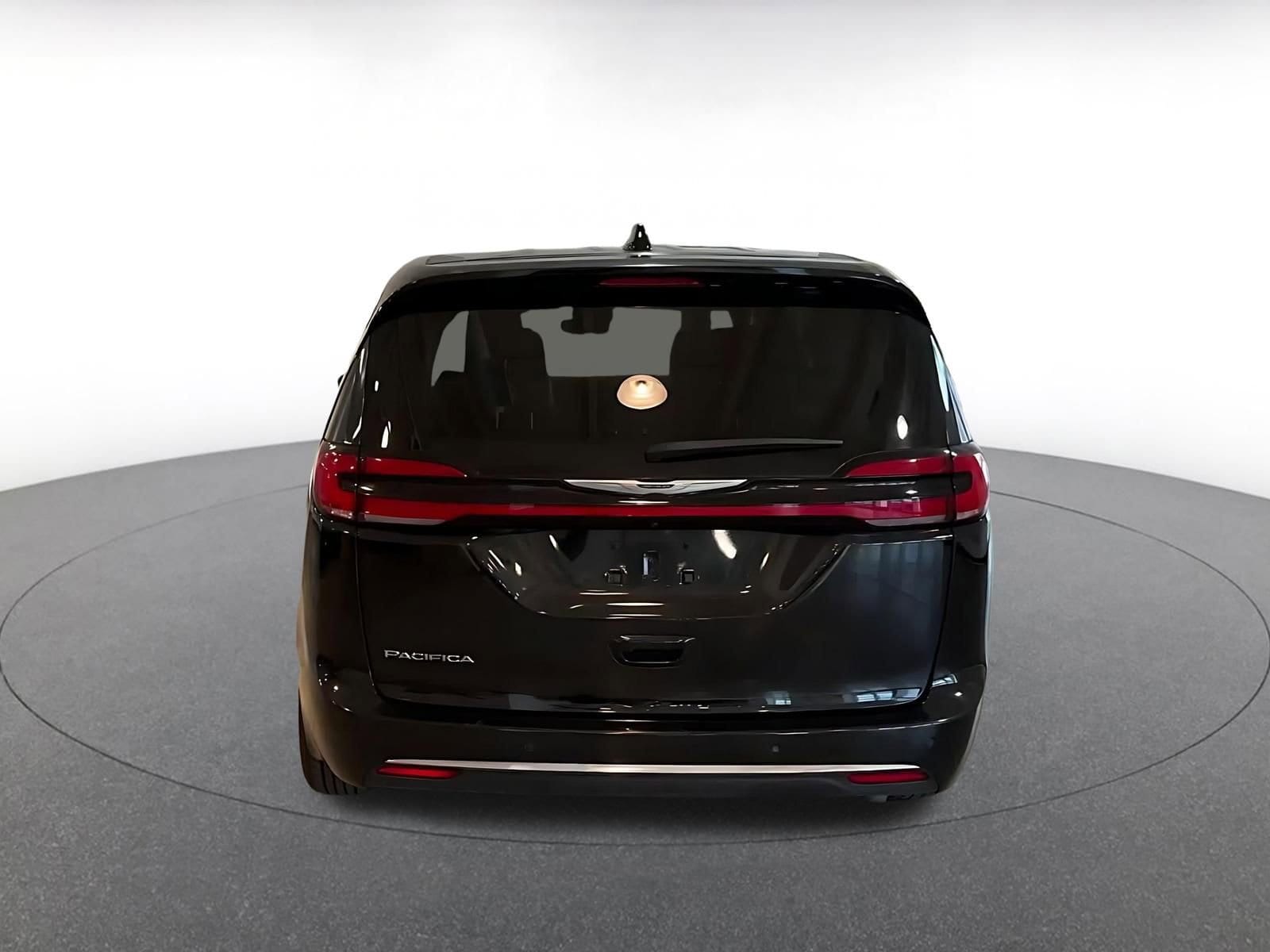 Thumbnail: 2024 Chrysler Pacifica - 12