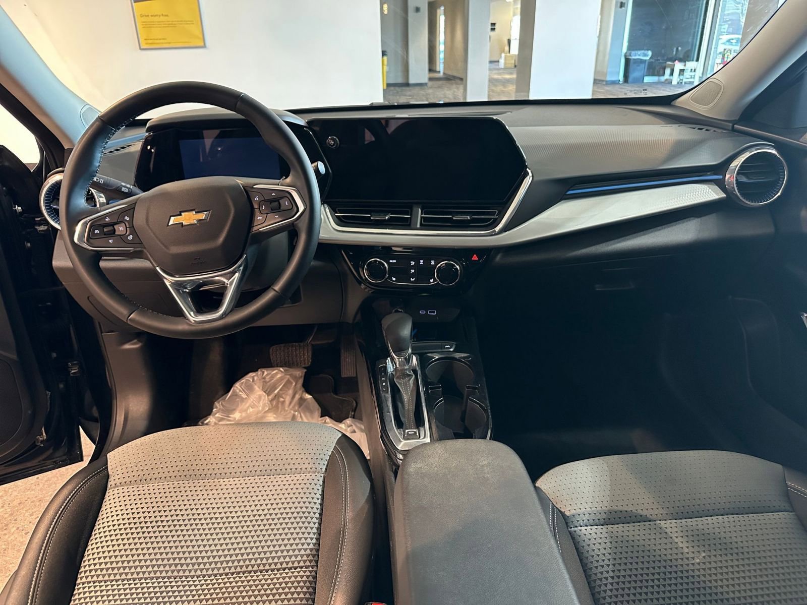 Thumbnail: 2025 Chevrolet Trax - 32