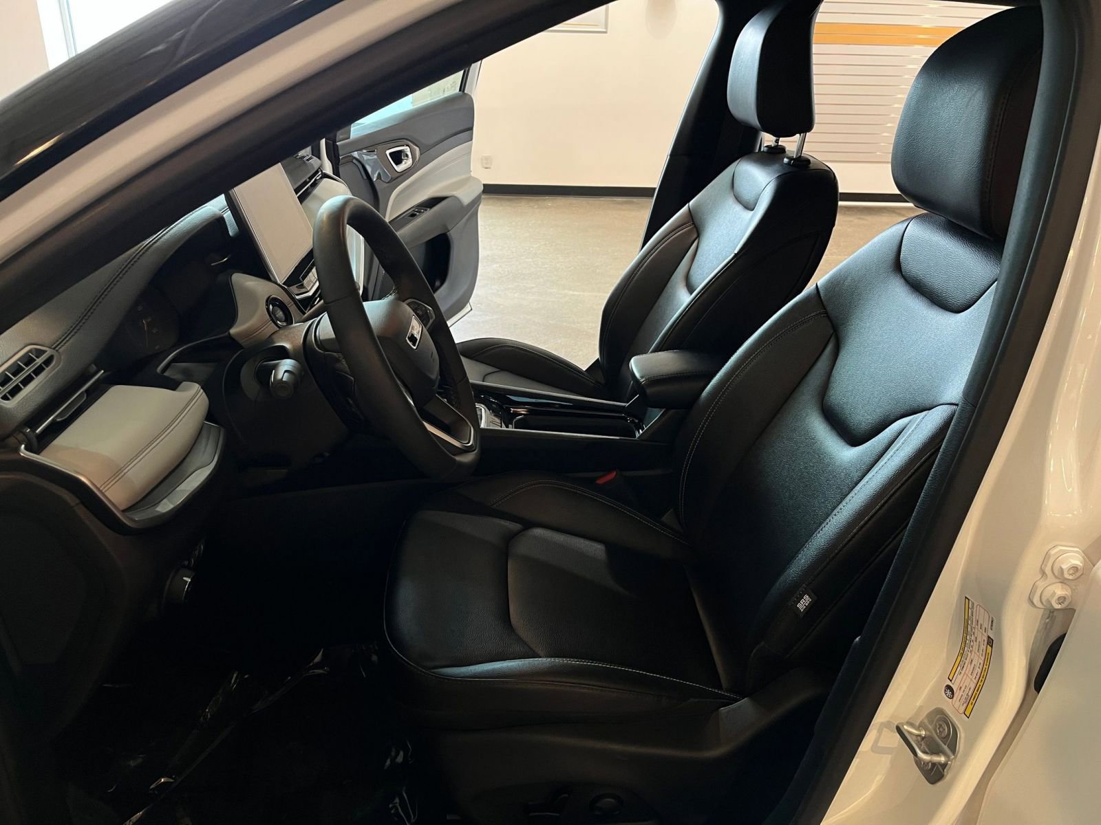 Thumbnail: 2025 Jeep Compass - 27