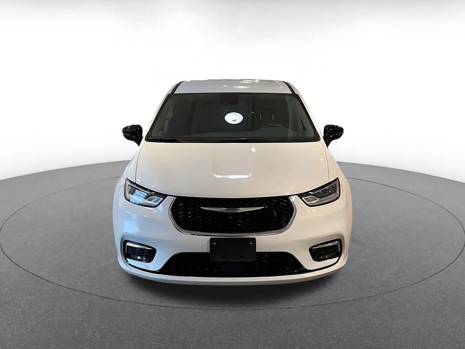 Thumbnail: 2024 Chrysler Pacifica - 4