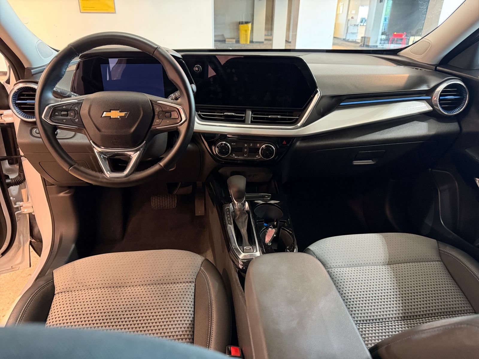 Thumbnail: 2025 Chevrolet Trax - 27