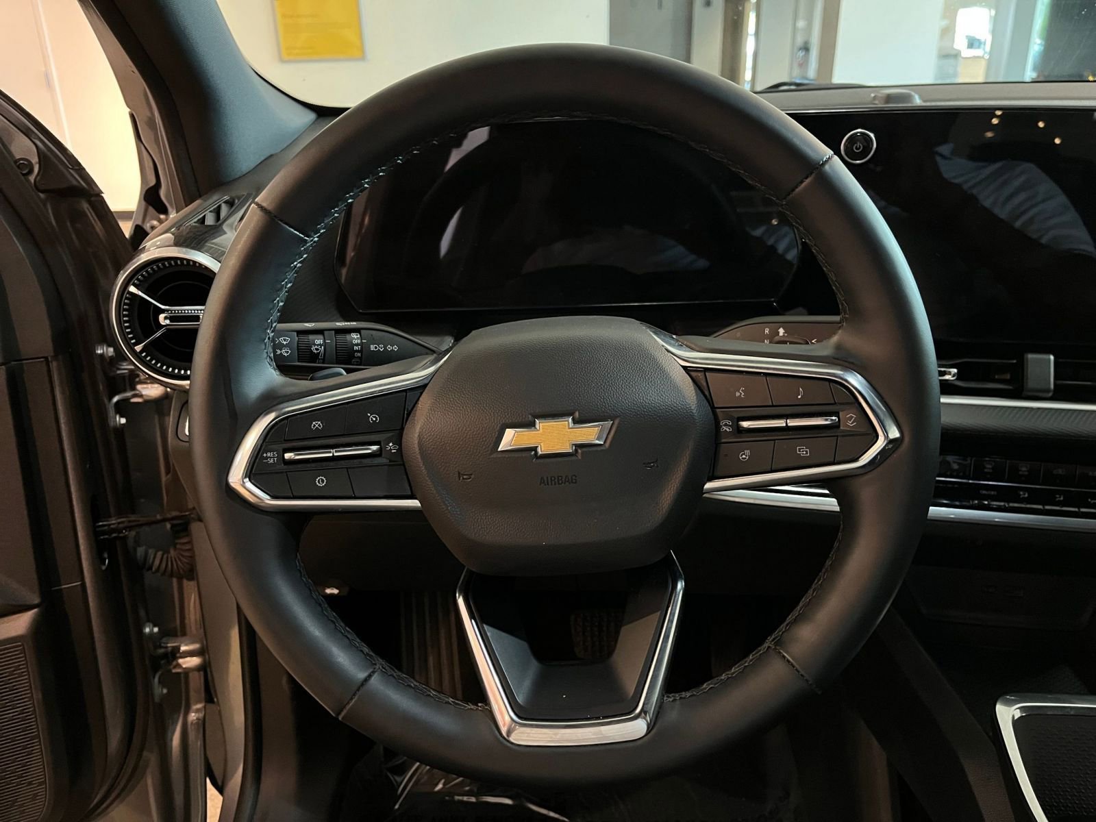 Thumbnail: 2025 Chevrolet Equinox - 28