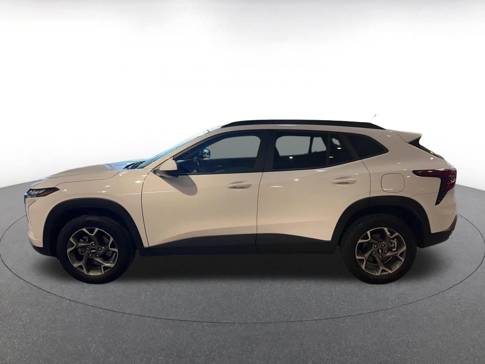 Thumbnail: 2025 Chevrolet Trax - 9