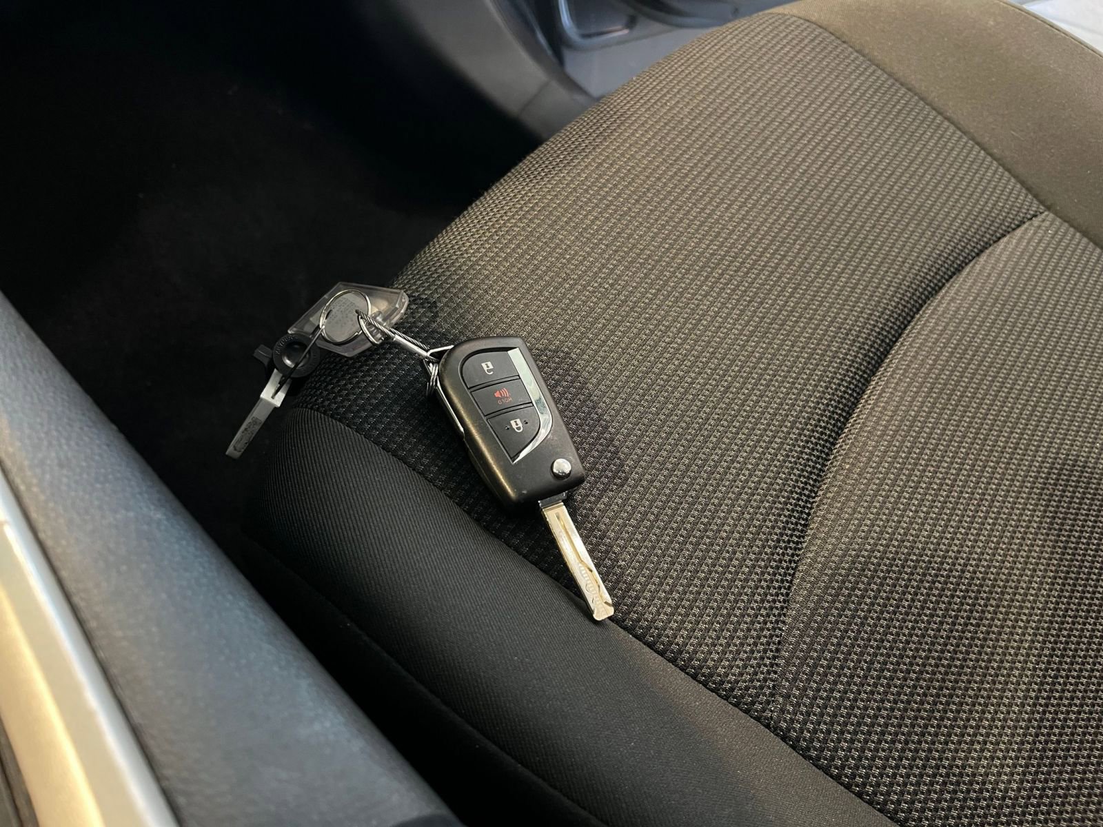 Thumbnail: 2025 Toyota RAV4 - 21