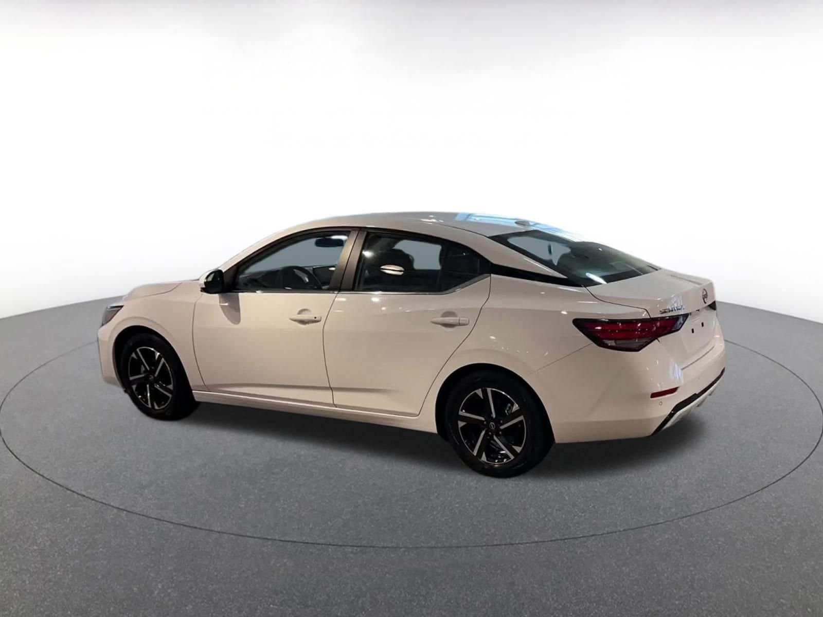 Thumbnail: 2025 Nissan Sentra - 10