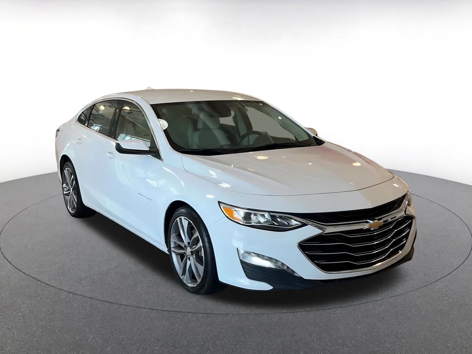 Thumbnail: 2024 Chevrolet Malibu - 3