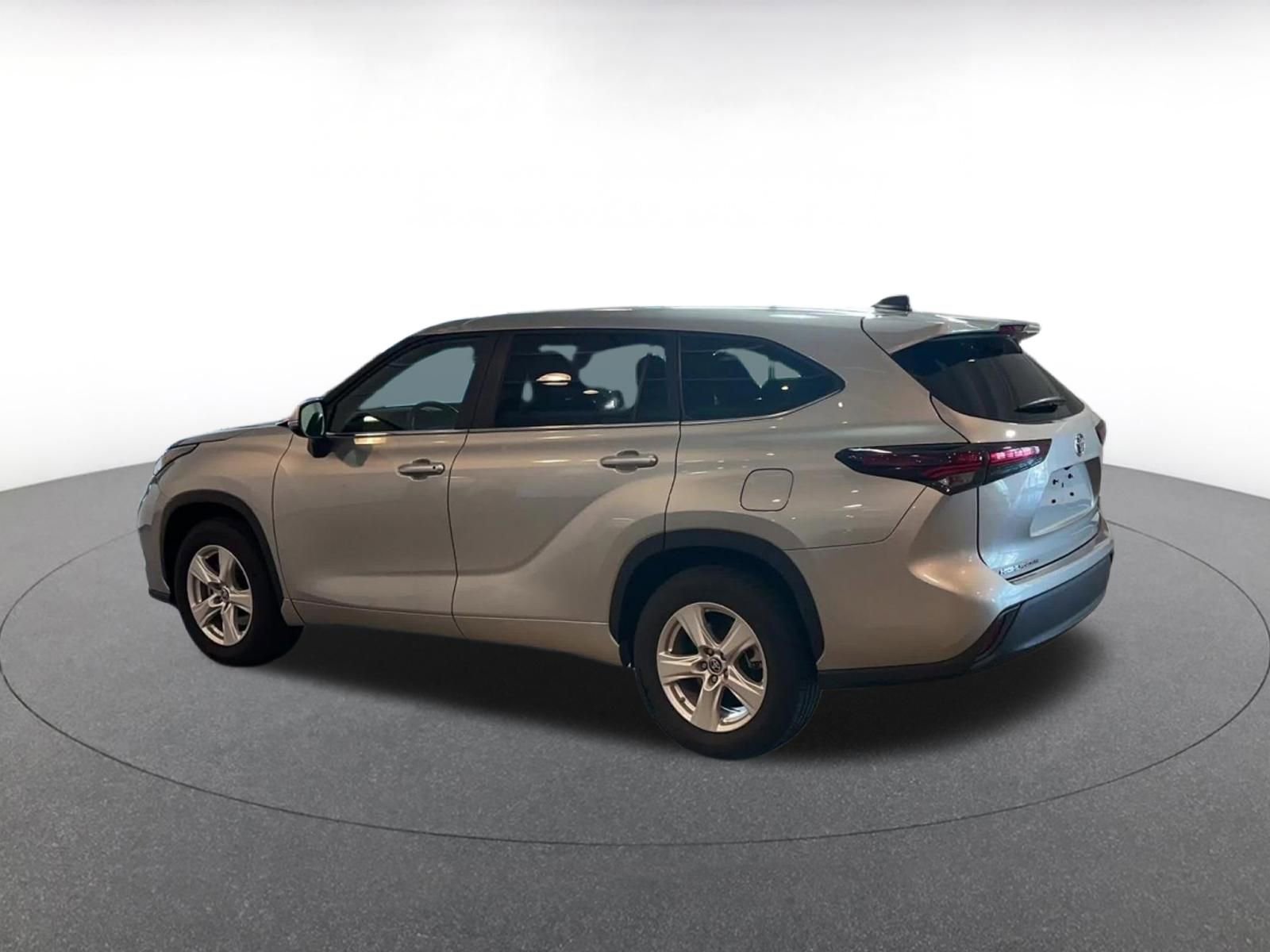 Thumbnail: 2025 Toyota Highlander - 10