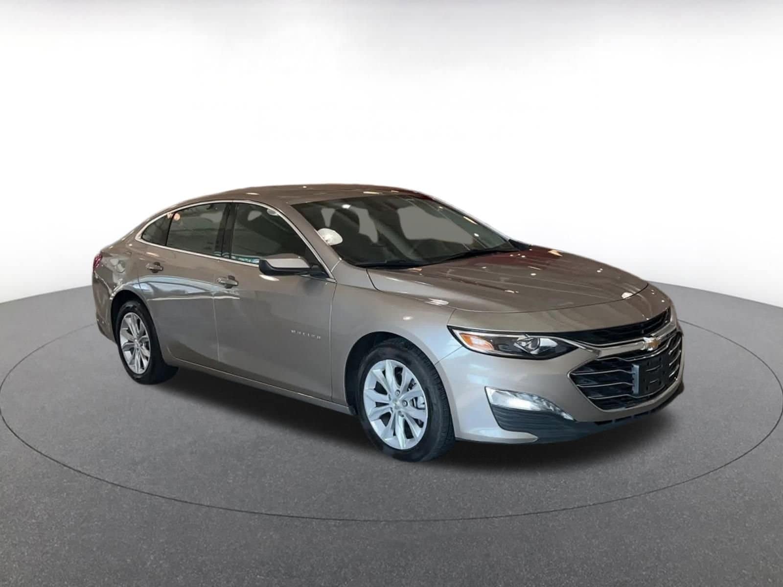 Thumbnail: 2024 Chevrolet Malibu - 3