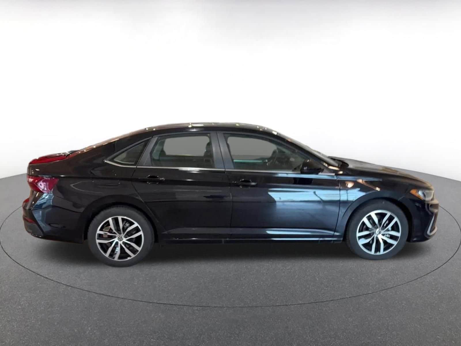 Thumbnail: 2025 Volkswagen Jetta - 16