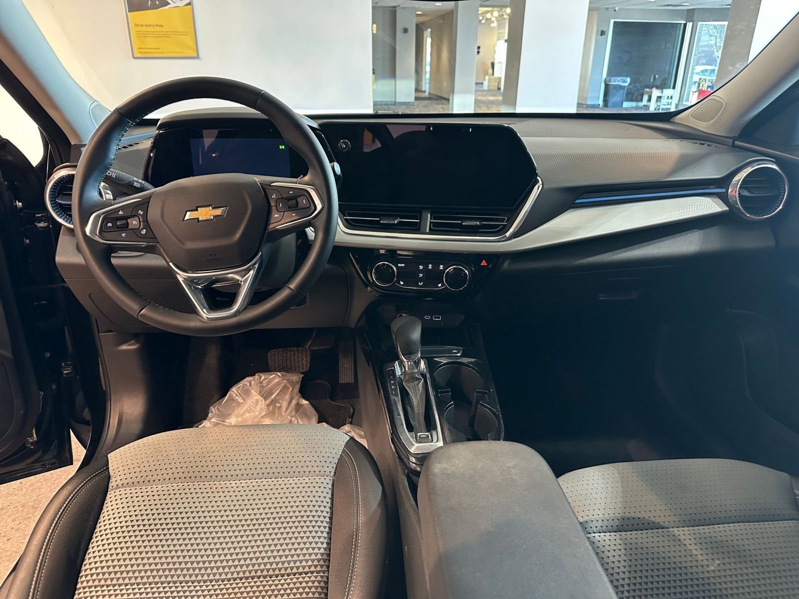 Thumbnail: 2025 Chevrolet Trax - 33