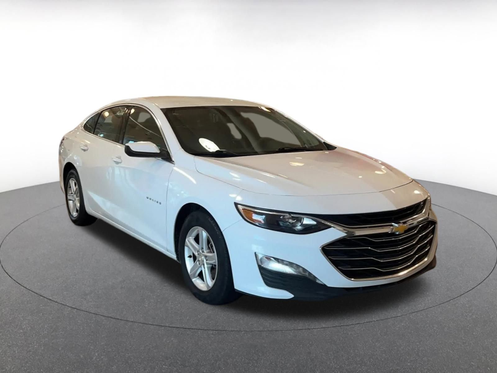 Thumbnail: 2023 Chevrolet Malibu - 3
