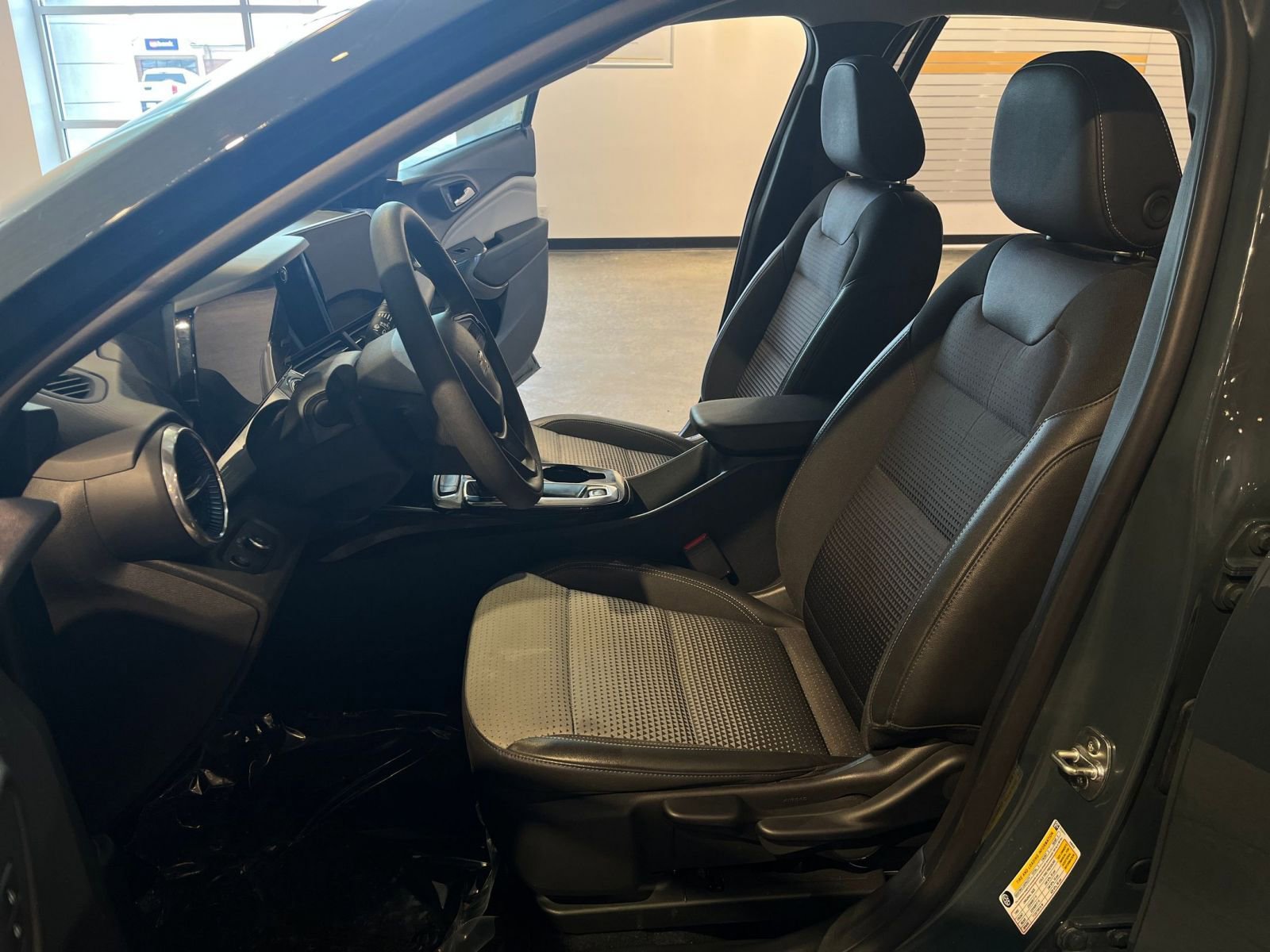 Thumbnail: 2025 Chevrolet Trax - 25