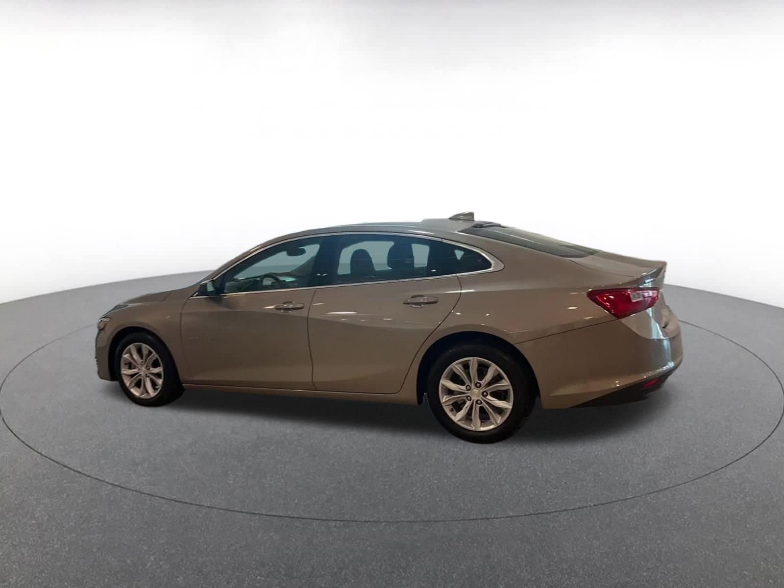 Thumbnail: 2024 Chevrolet Malibu - 10