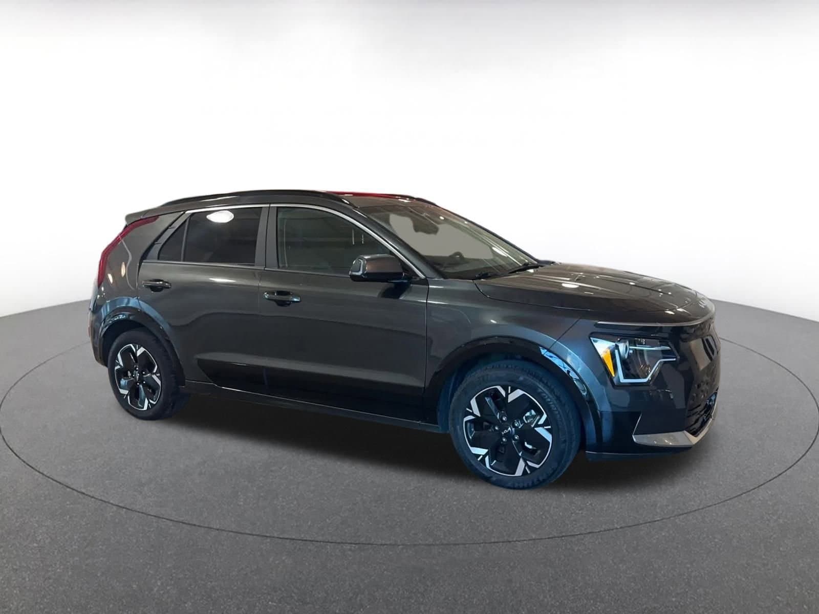 Thumbnail: 2023 Kia Niro - 2