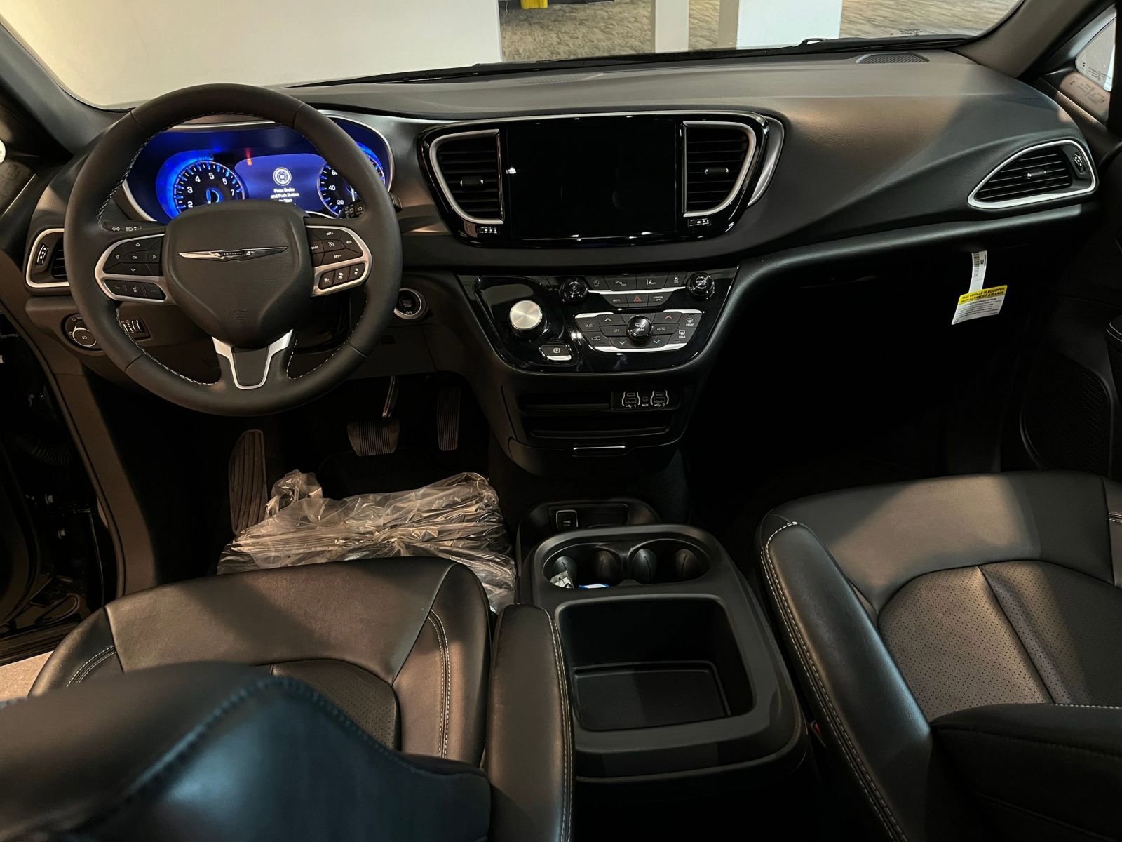 Thumbnail: 2025 Chrysler Pacifica - 35