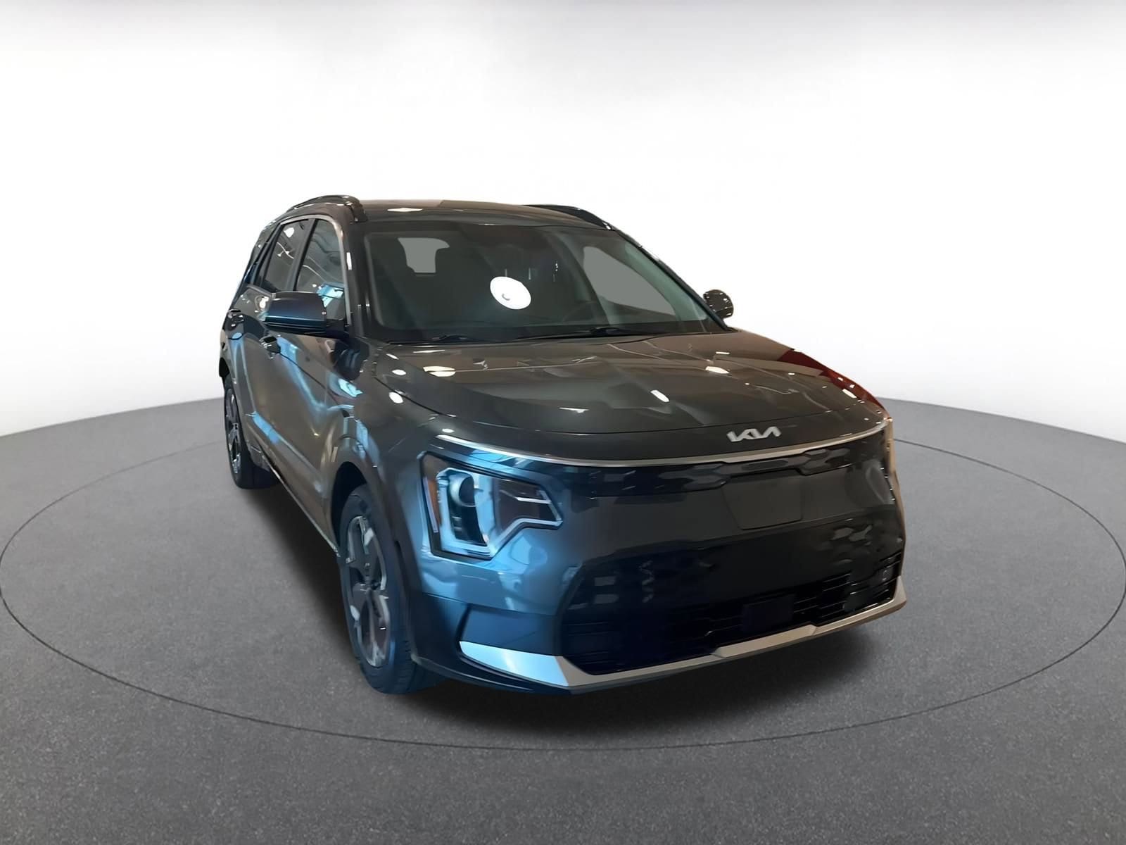Thumbnail: 2023 Kia Niro - 3